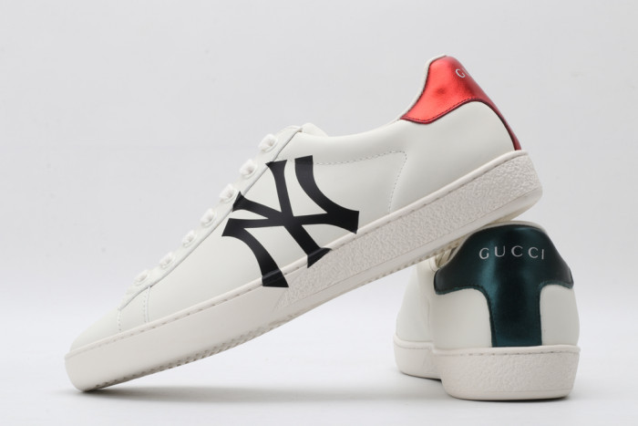 G*u*i low-top sneaker