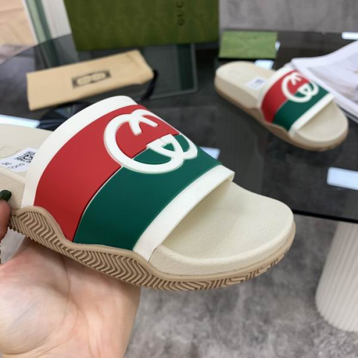 G*u*i slippers