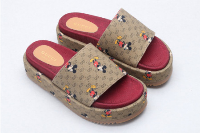 G*u*i slippers
