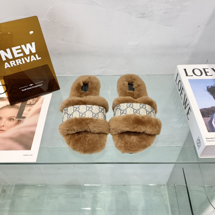 G*u*i slipper