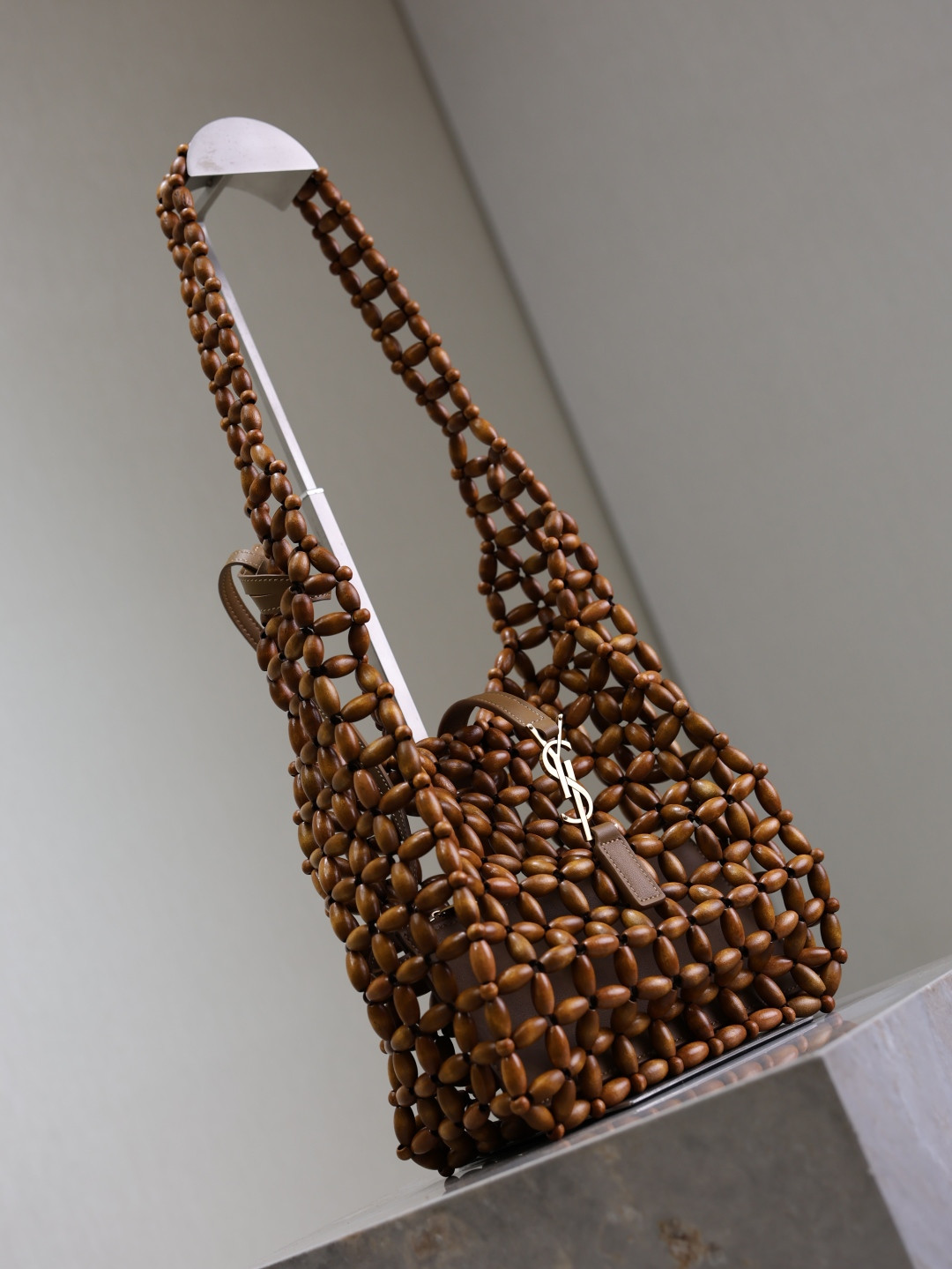 Y51 LE 5 à 7 wood beads 23x22x8.5cm
