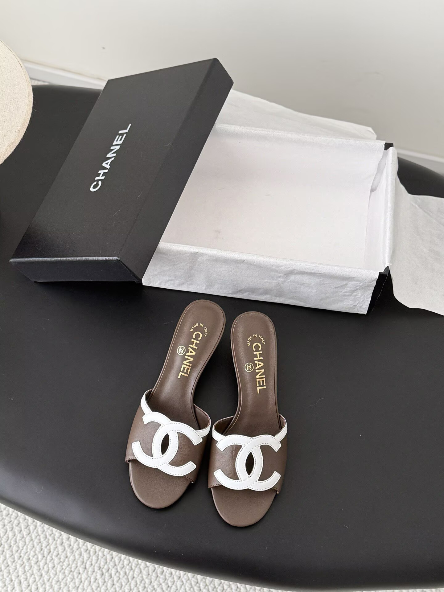 ua Ch**el sandals 4.5cm heel