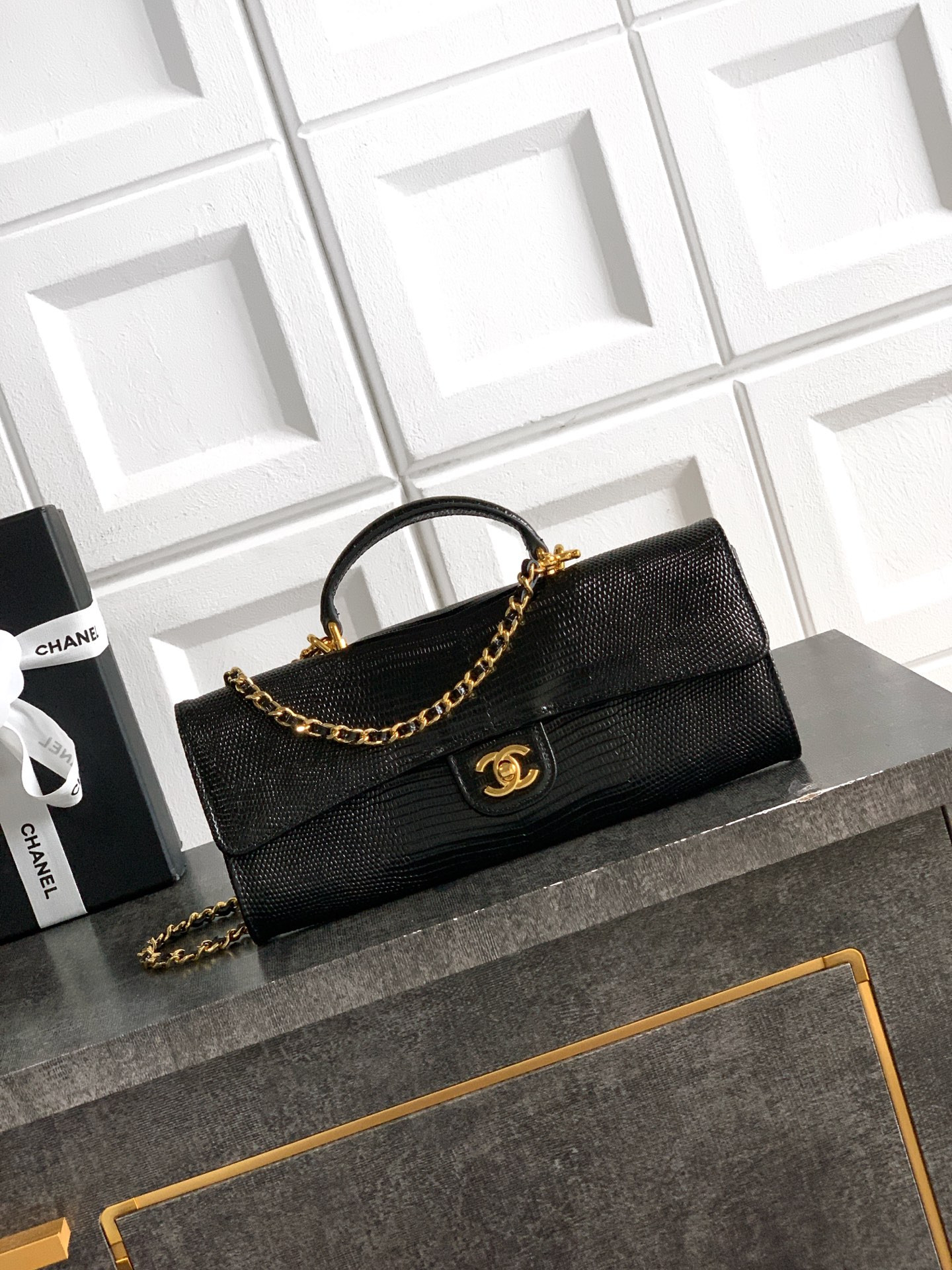 Ch**el clutch with chain ap5280 9.5x25x5cm