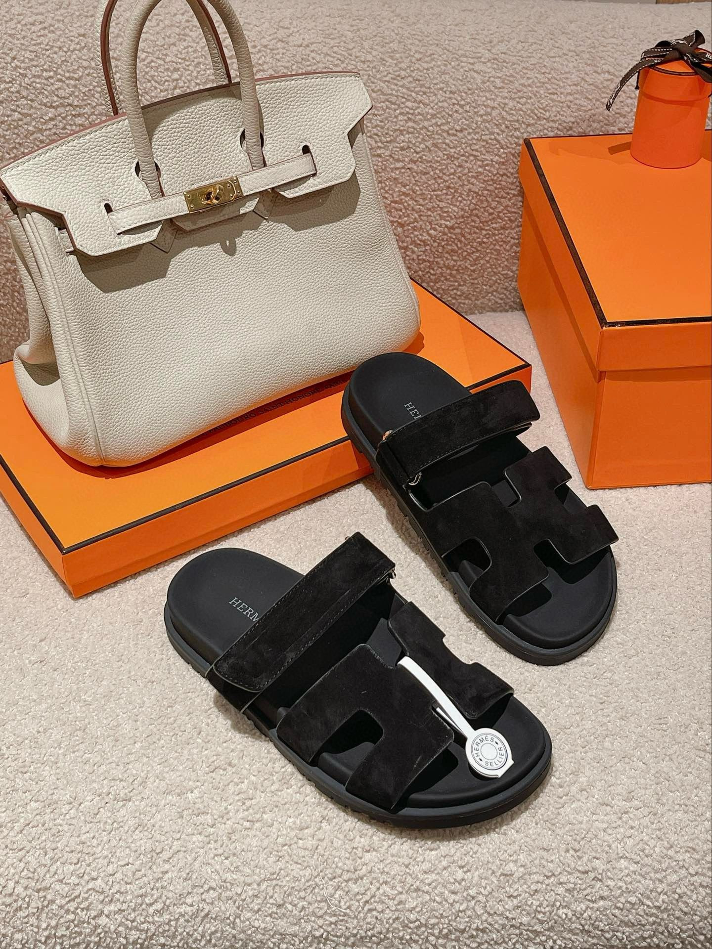 UA H**me5 Chypre Sandal