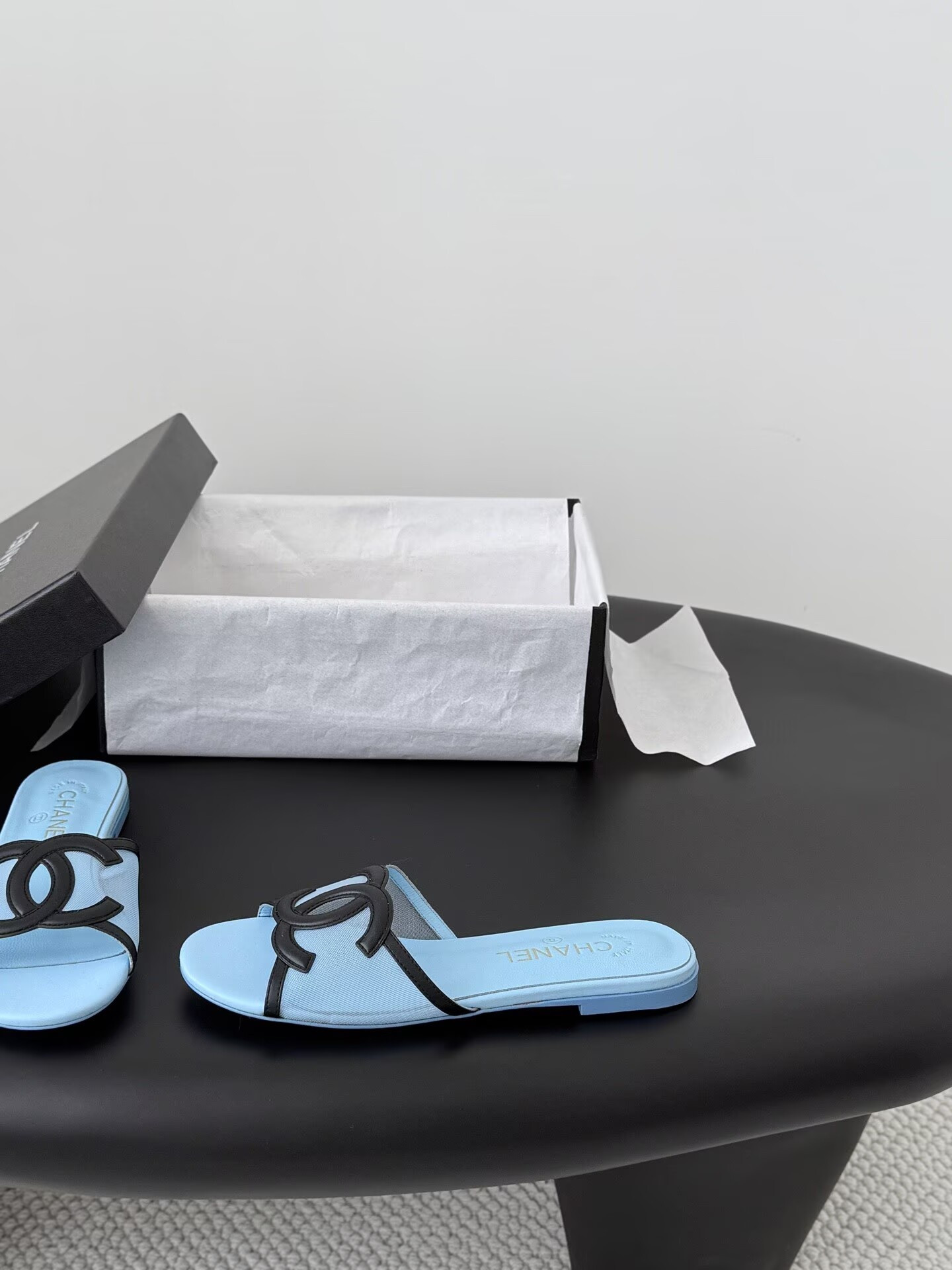ua Ch**el sandals
