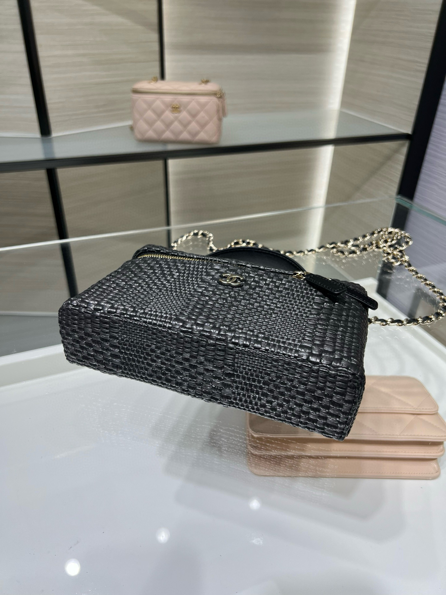 Ch**el classic vanity with chain ap4385 17x19.5x5cm