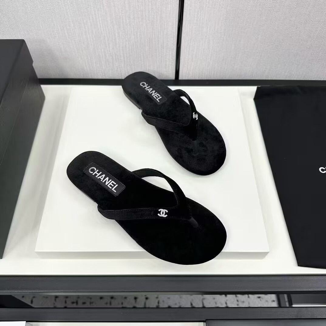 UA Ch**el Slides