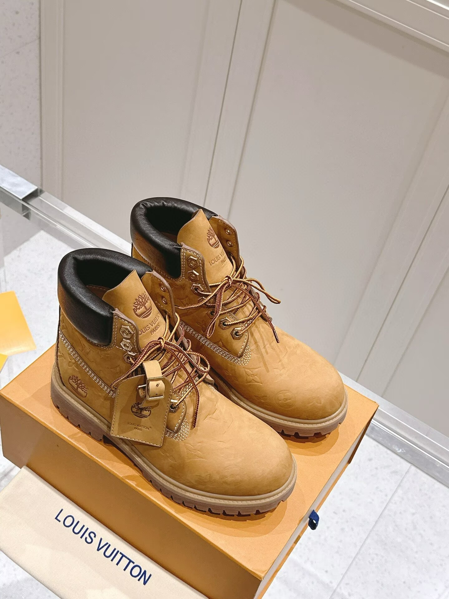 ua lv x Timb**1*nd ankle boots