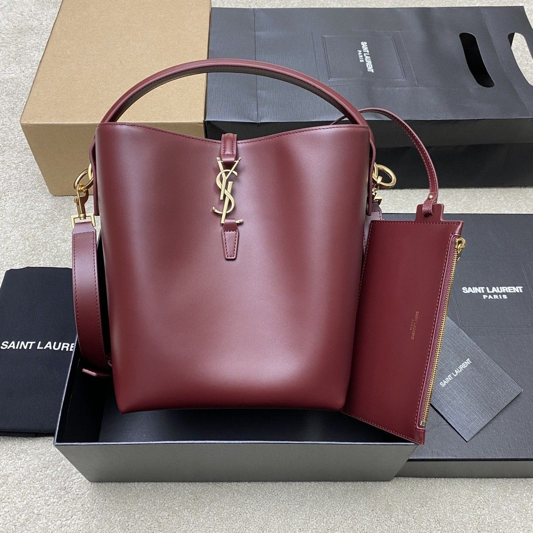 Y51 LE 37 In Shiny Leather 26x20x12cm