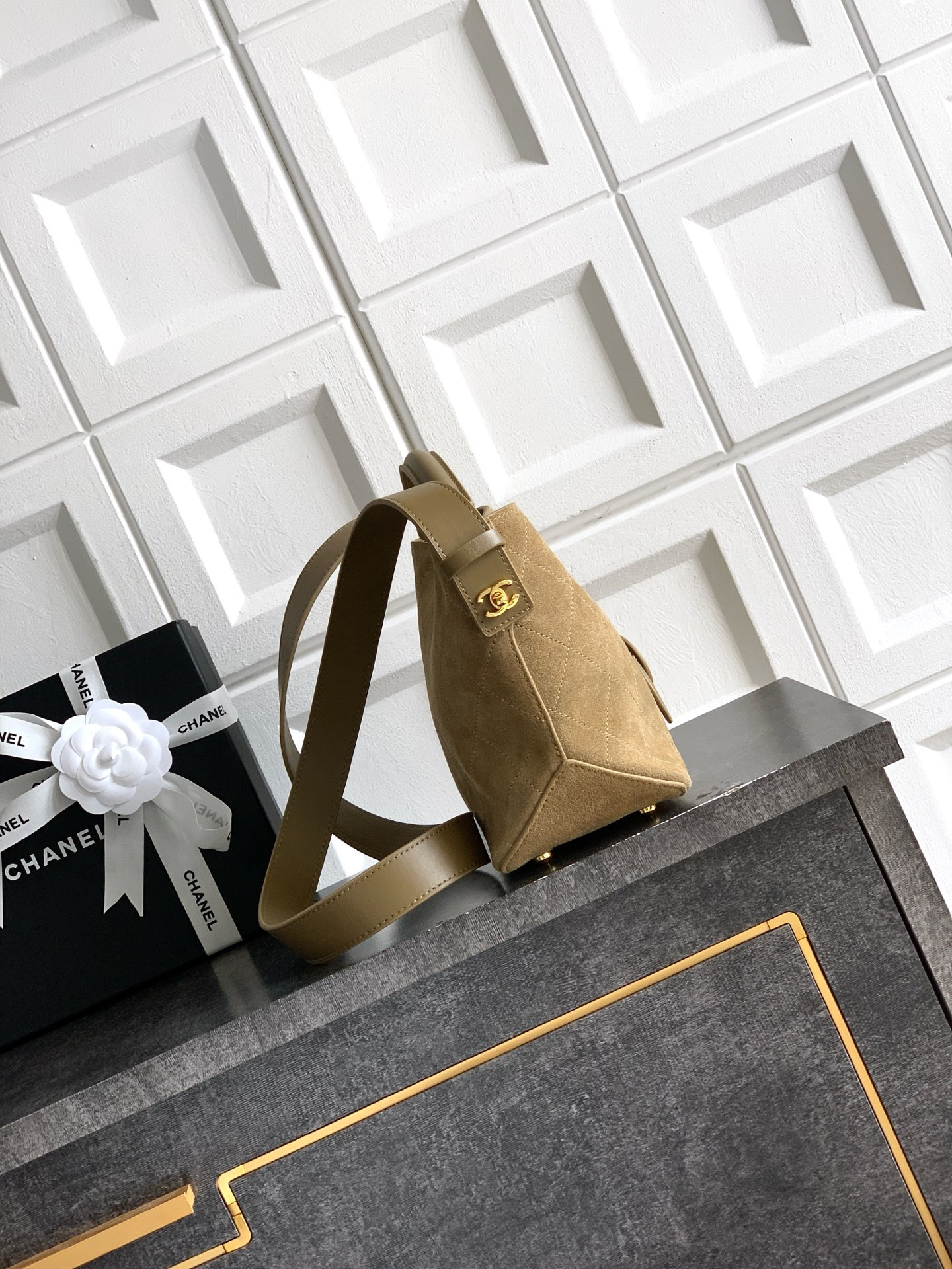 Ch**el bucket bag 20x11x18cm