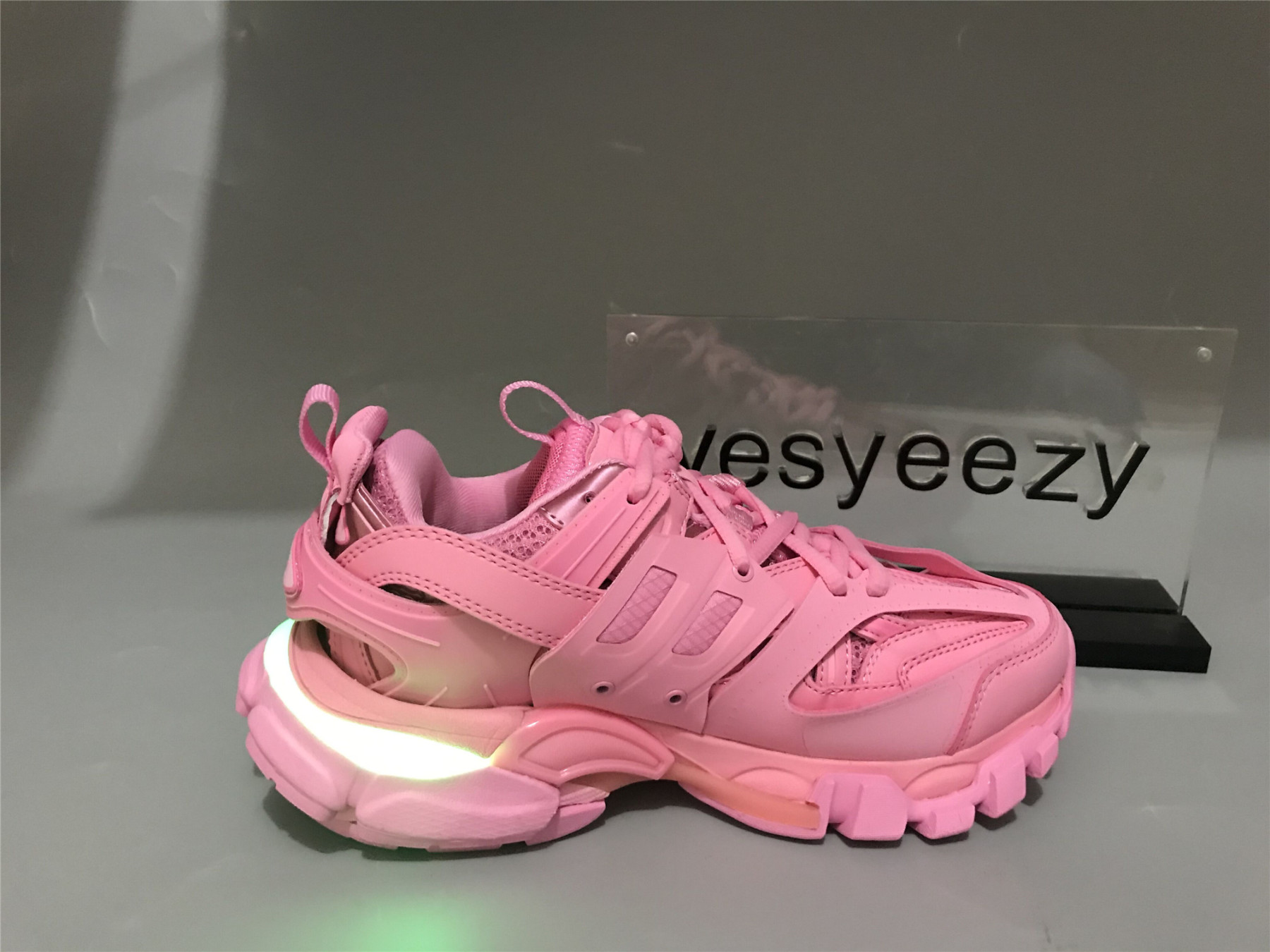UA TRACK SNEAKER PINK WITH LED LIGHTS