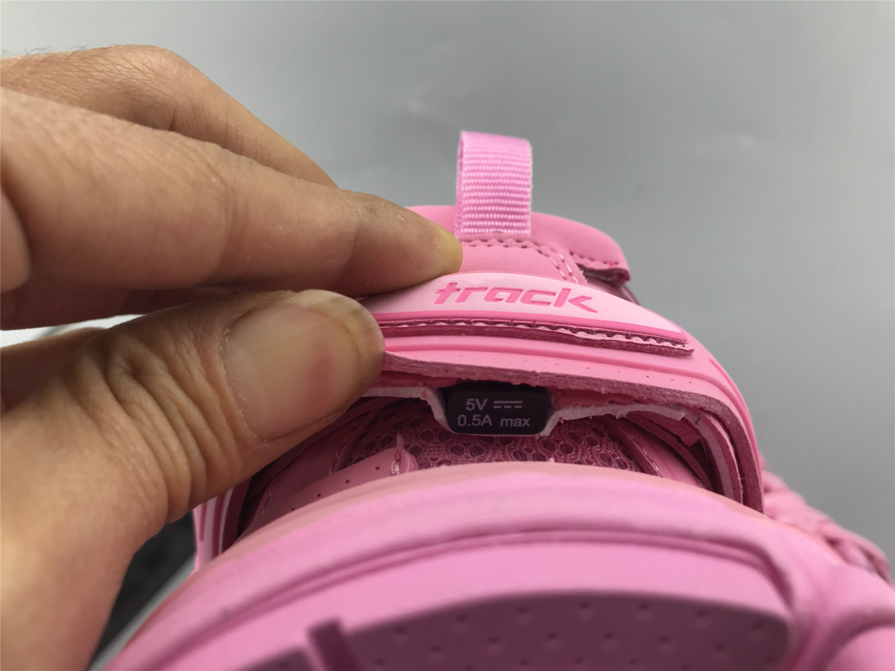 UA TRACK SNEAKER PINK WITH LED LIGHTS