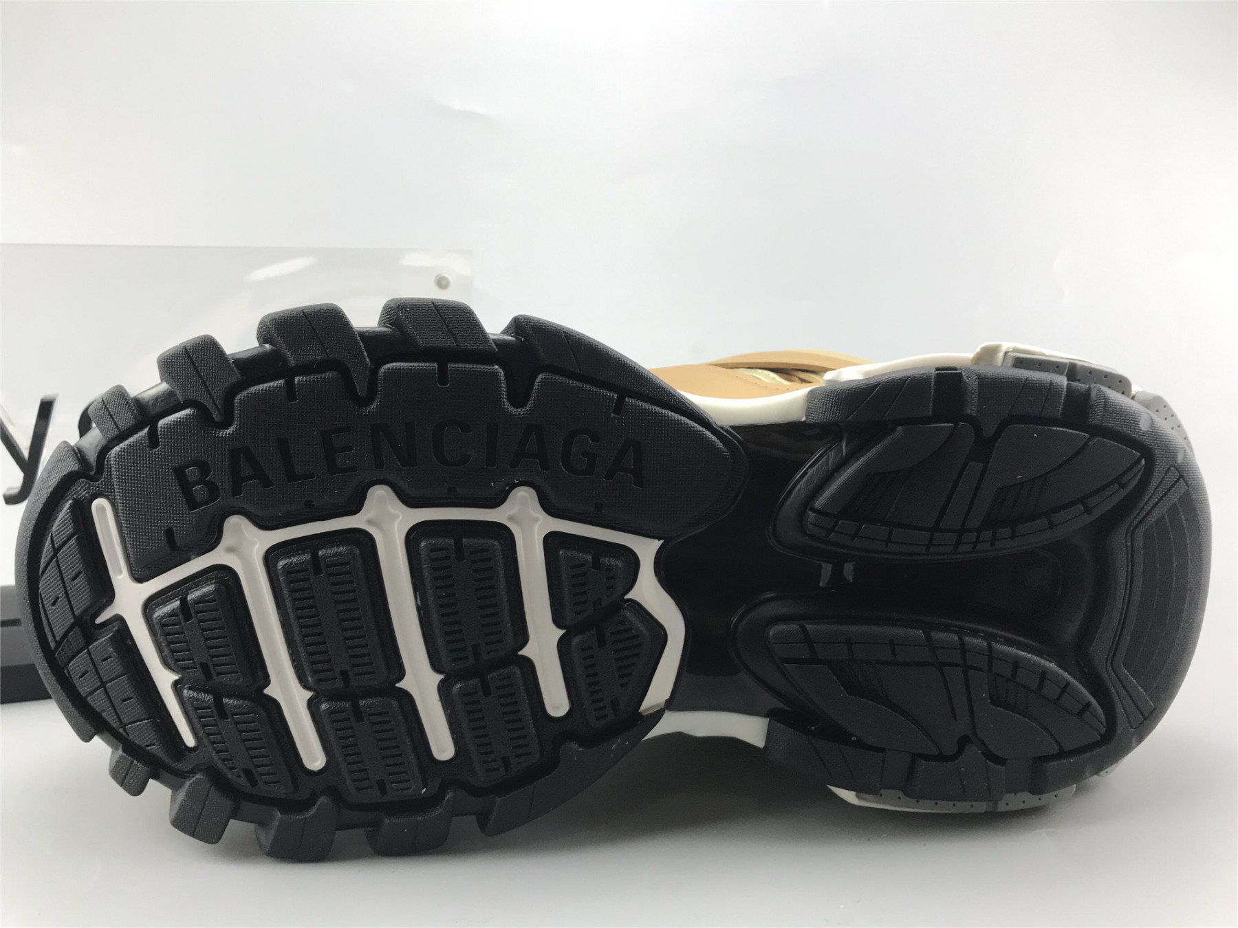 UA WMNS TRACK TRAINER GOLD