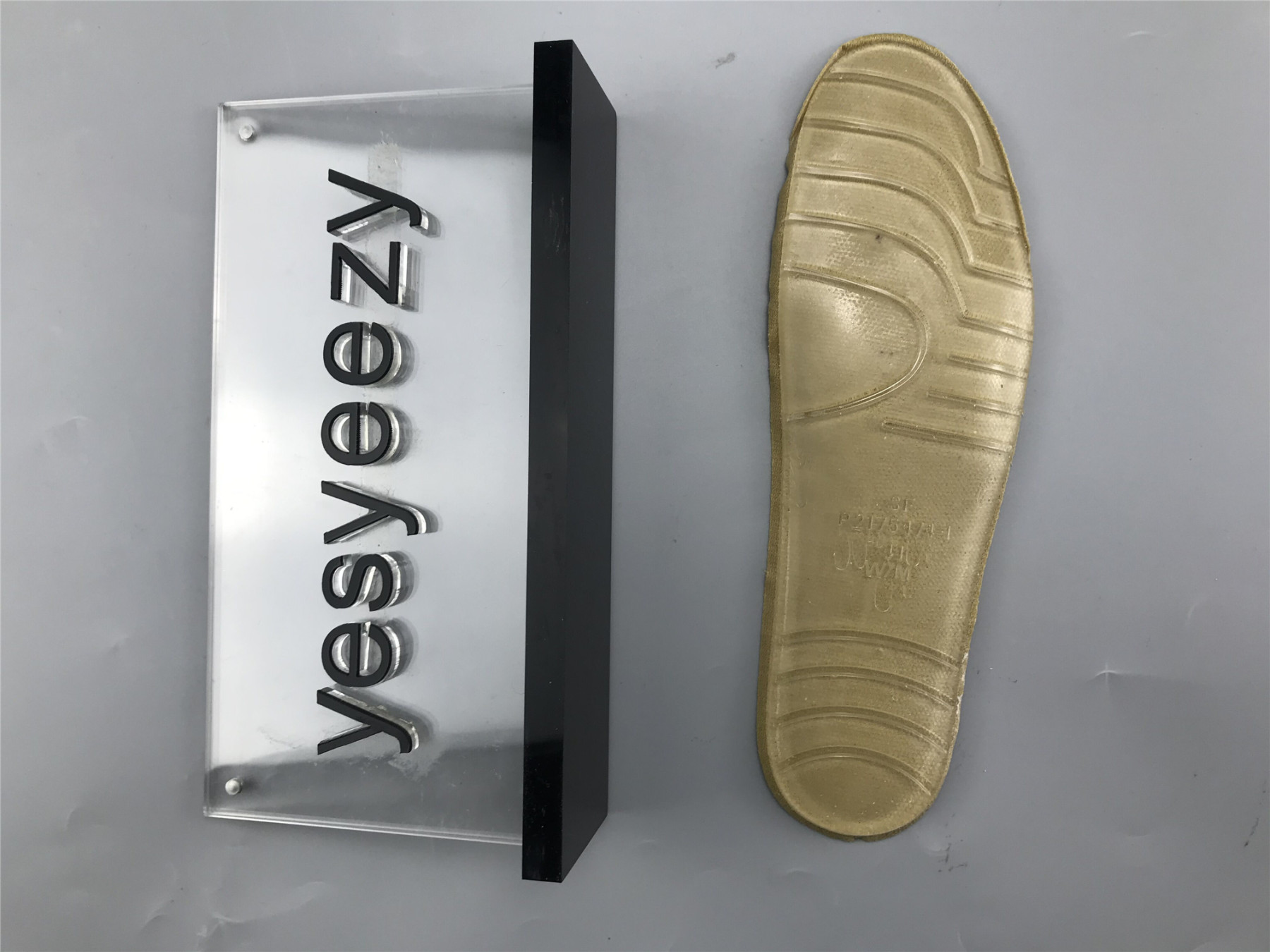 UA WMNS TRACK TRAINER GOLD