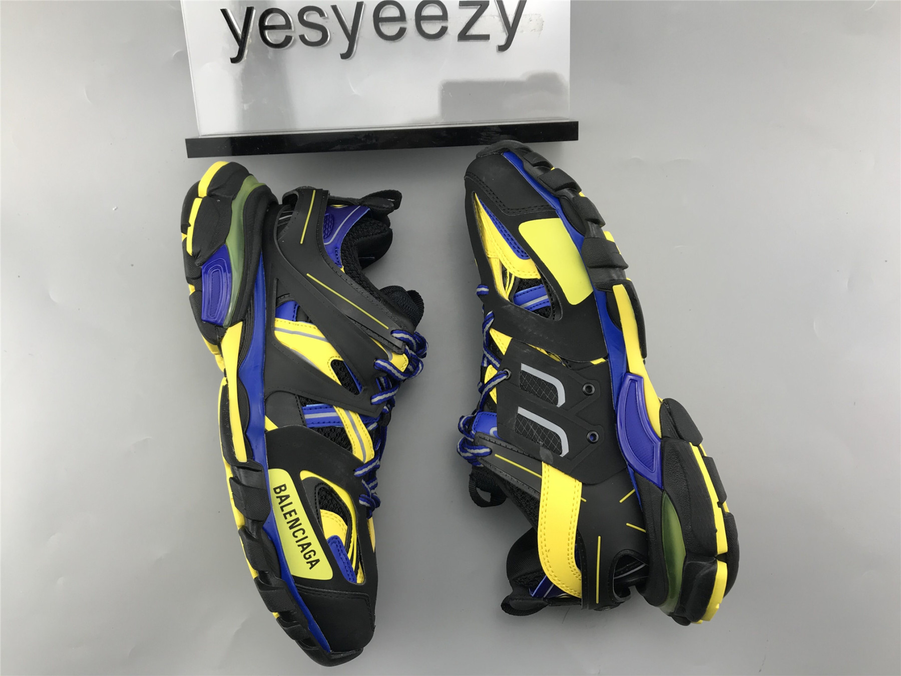 UA TRACK TRAINER BLACK YELLOW BLUE