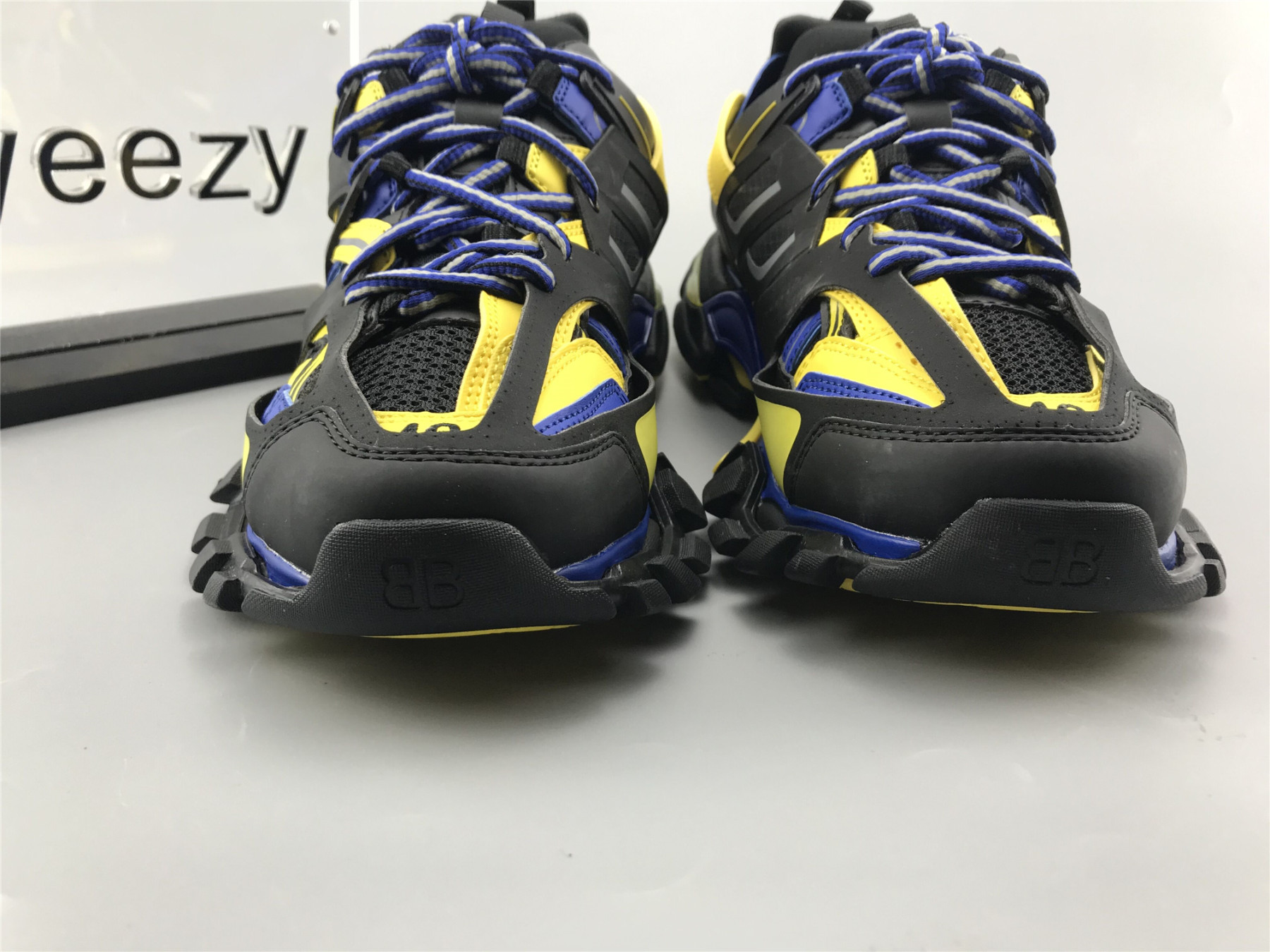 UA TRACK TRAINER BLACK YELLOW BLUE