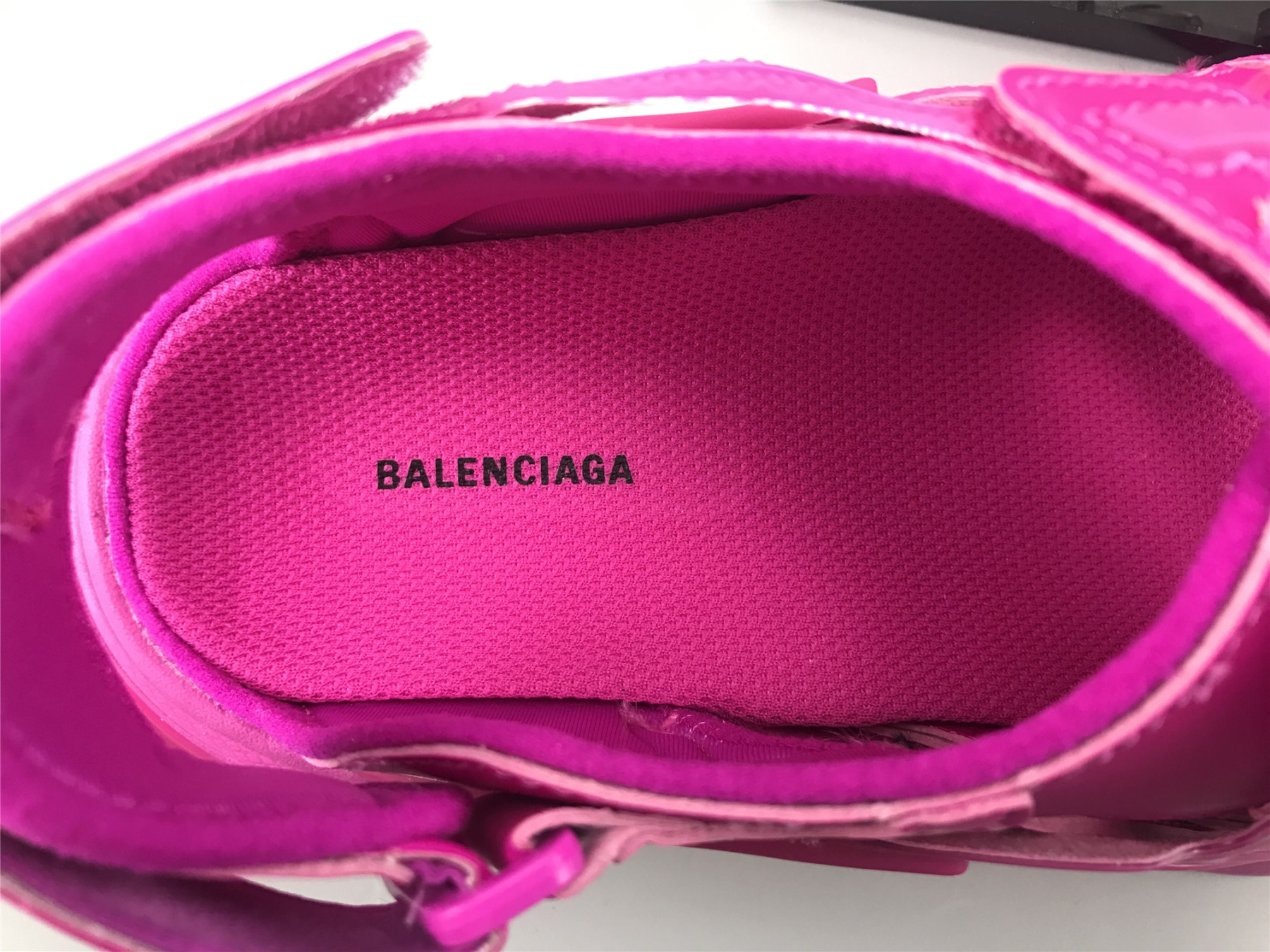 UA TRACK SANDAL ROSE BUBBLE GUM