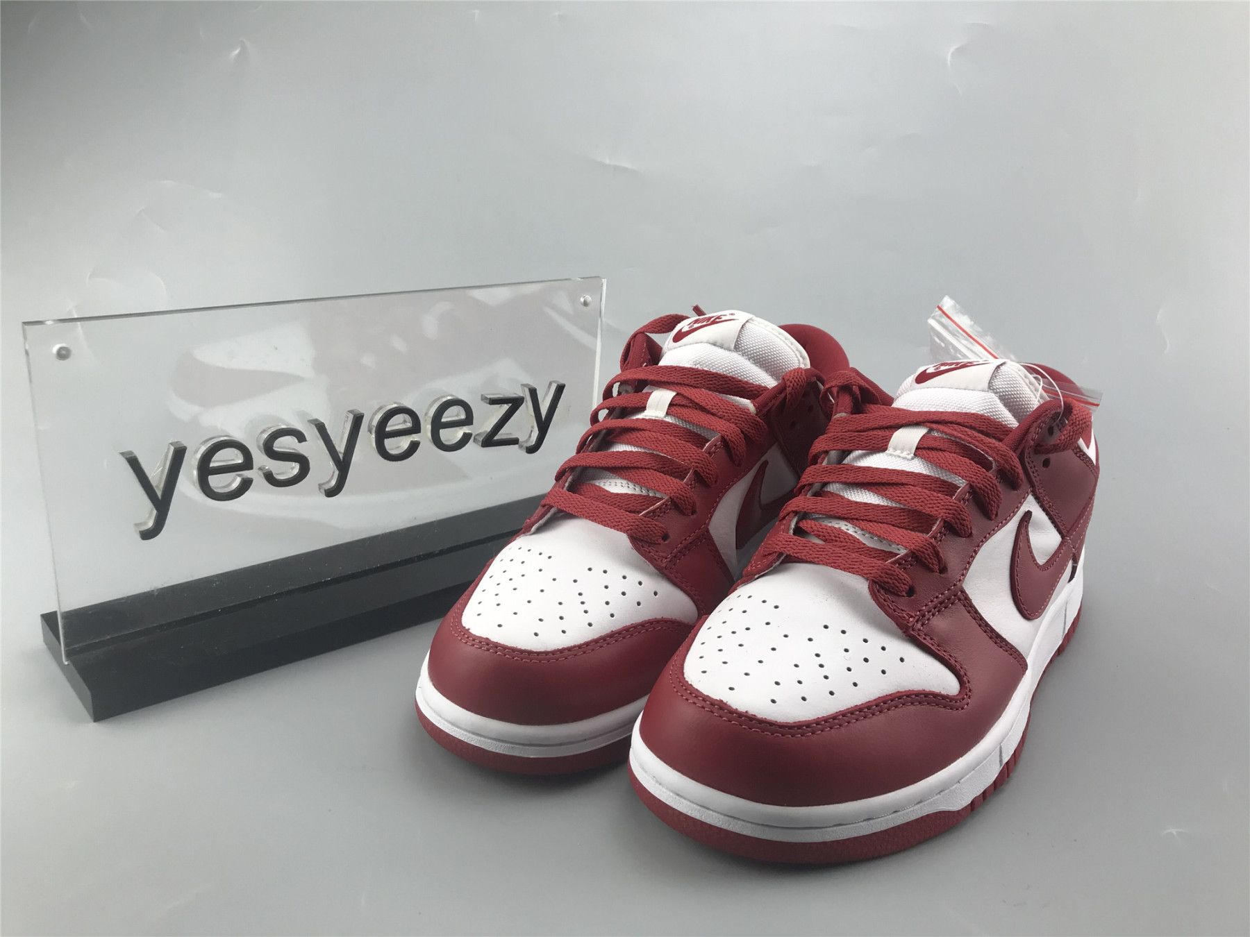 UA NIKE DUNK LOW RETRO SP "UNIVERSITY RED"