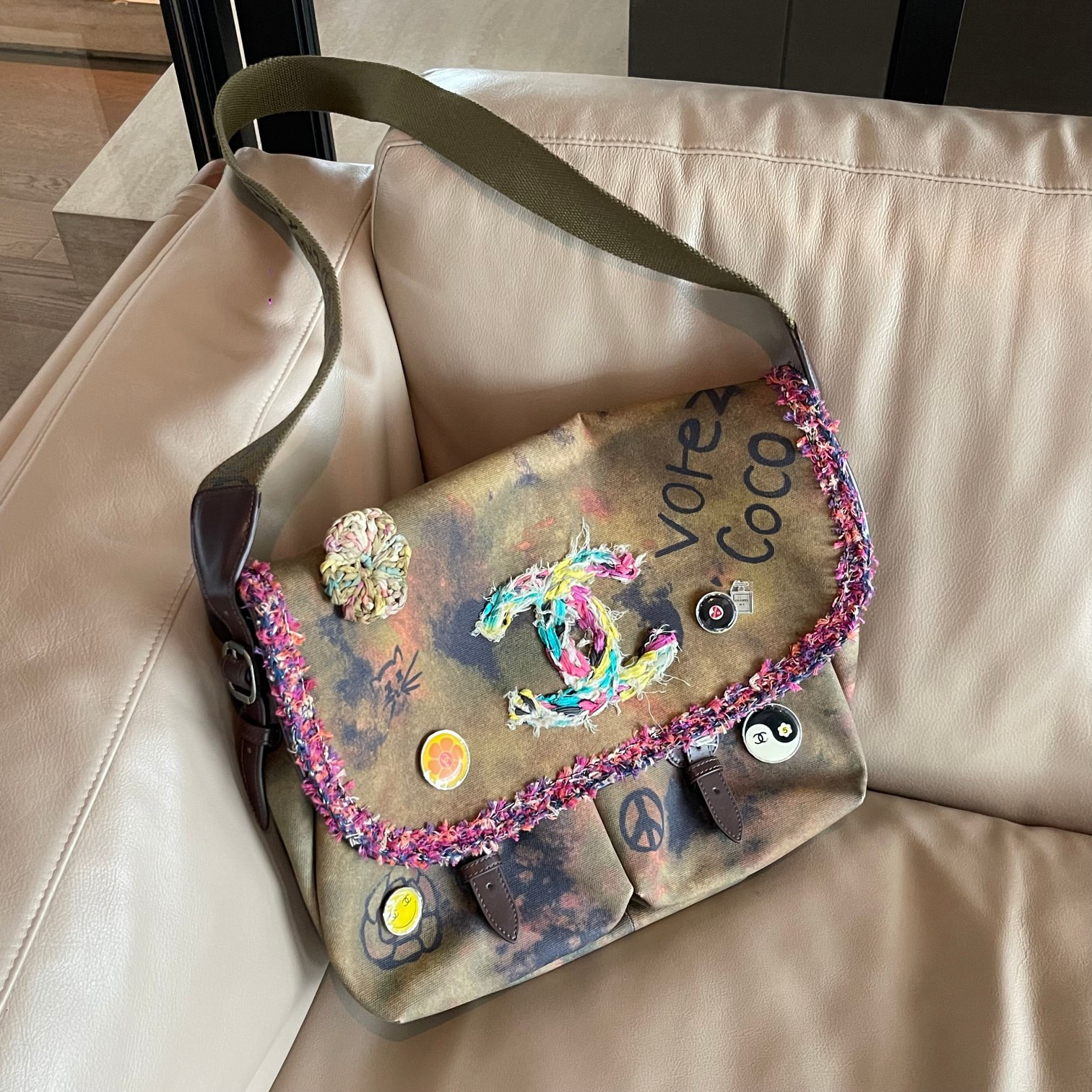 Ch**el On the Pavements Messenger Graffiti Washed Toile Bag 42x30x13cm