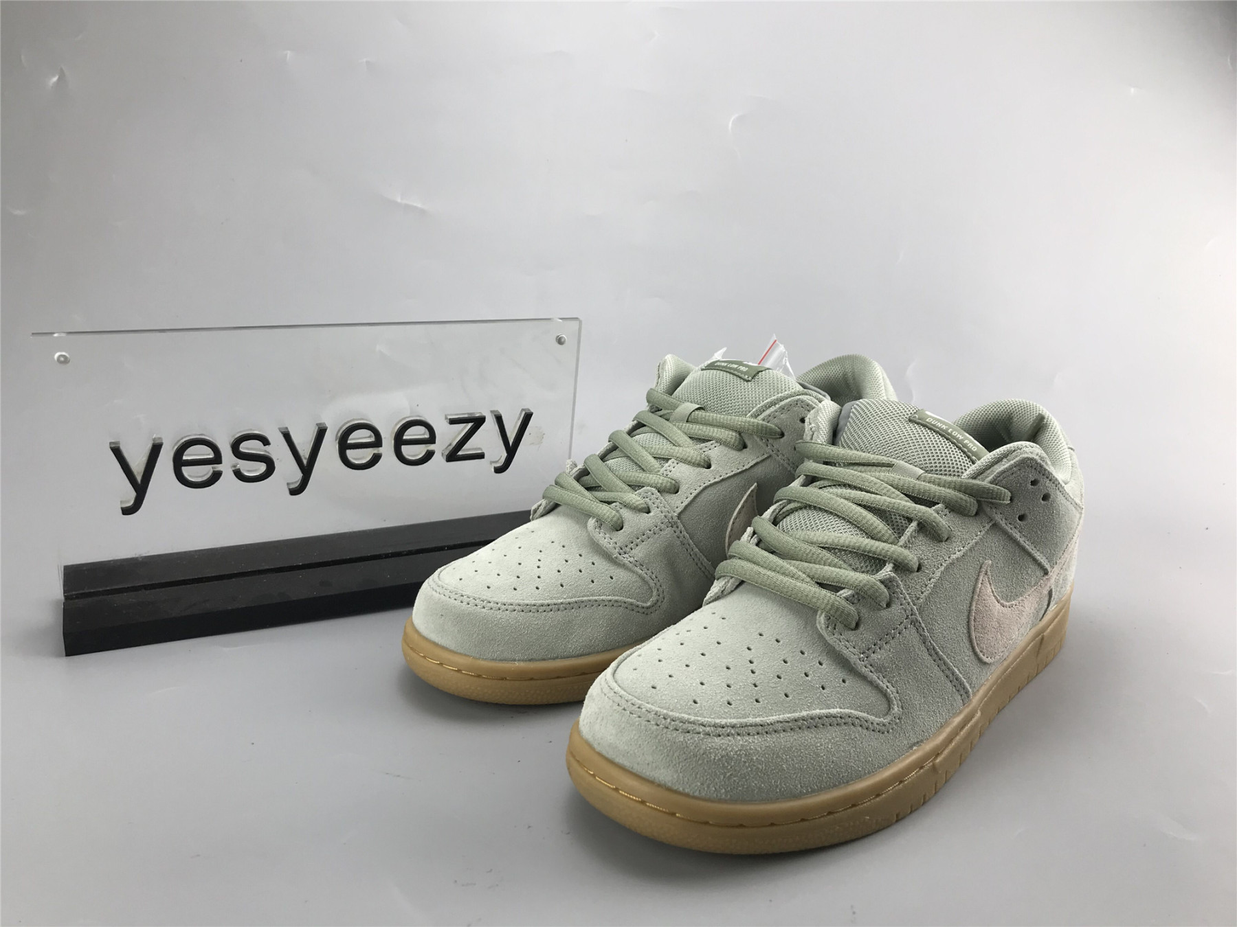 UA NIKE DUNK LOW SB 
