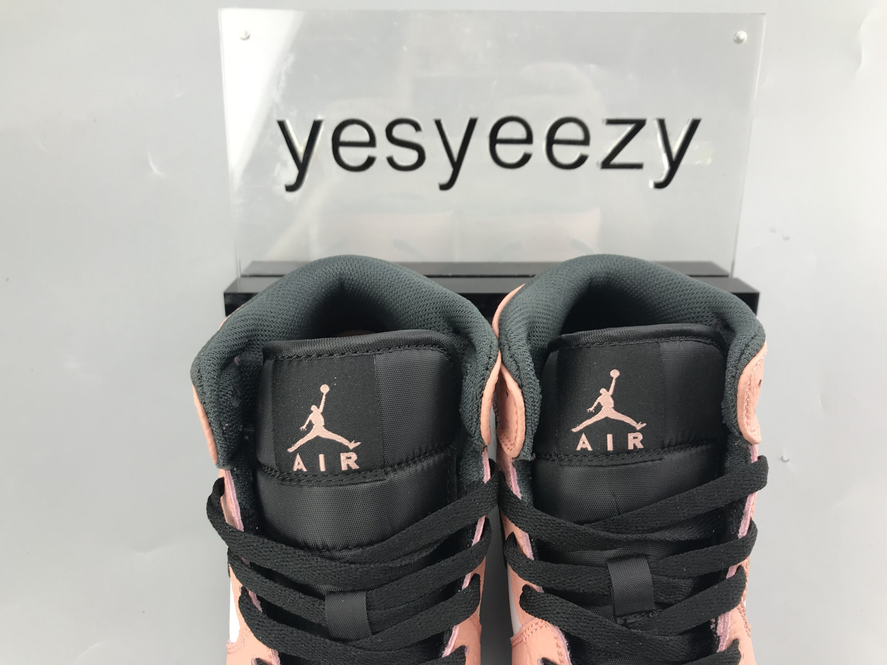 UA  AIR JORDAN 1 MID GS 