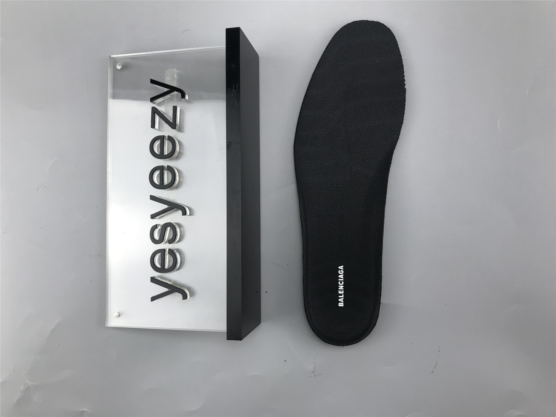 UA TRIPLE S CLEAR SOLE SNEAKER BLACK PLUM RED