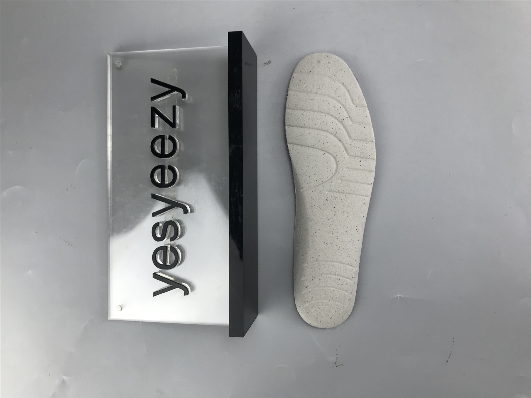 UA TRIPLE S CLEAR SOLE SNEAKER LETTER PLUM RED