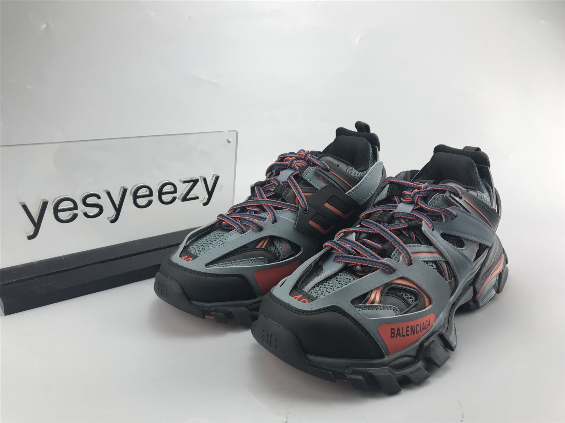 UA TRACK TRAINER BLACK BLUE GREY ORANGE