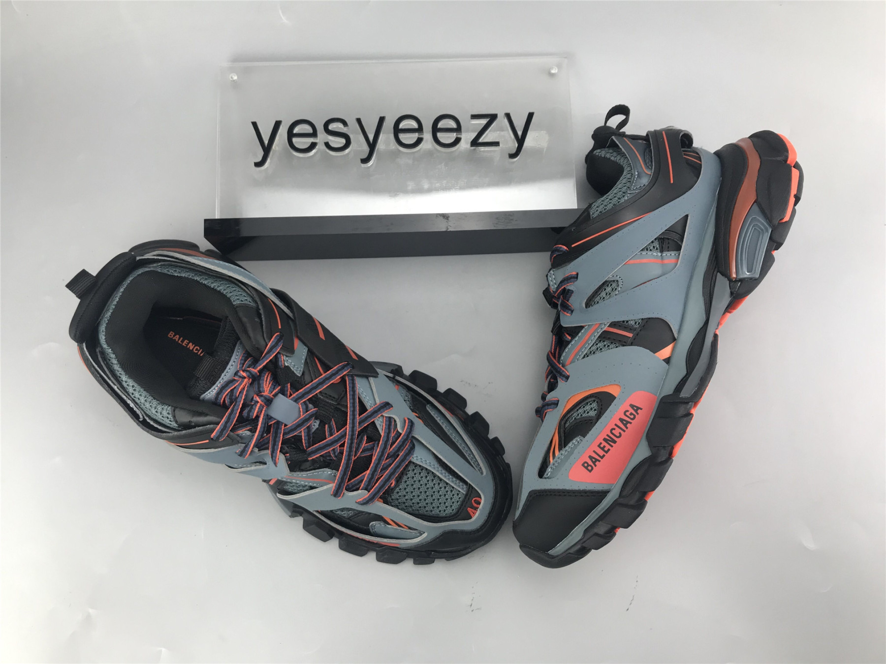 UA TRACK TRAINER BLACK BLUE GREY ORANGE