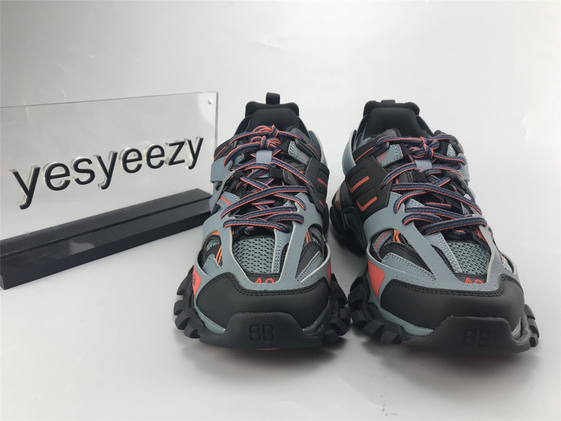 UA TRACK TRAINER BLACK BLUE GREY ORANGE