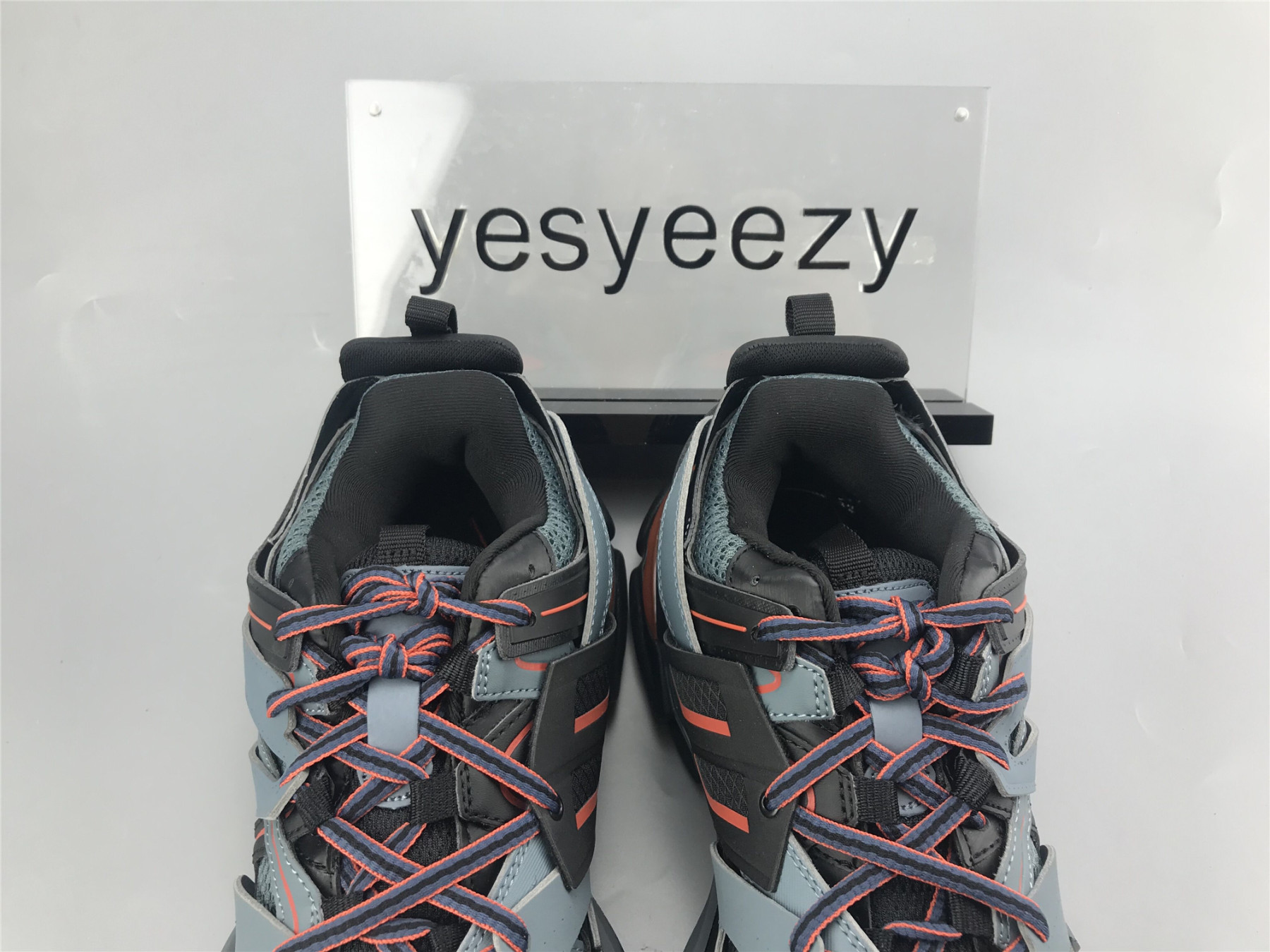 UA TRACK TRAINER BLACK BLUE GREY ORANGE
