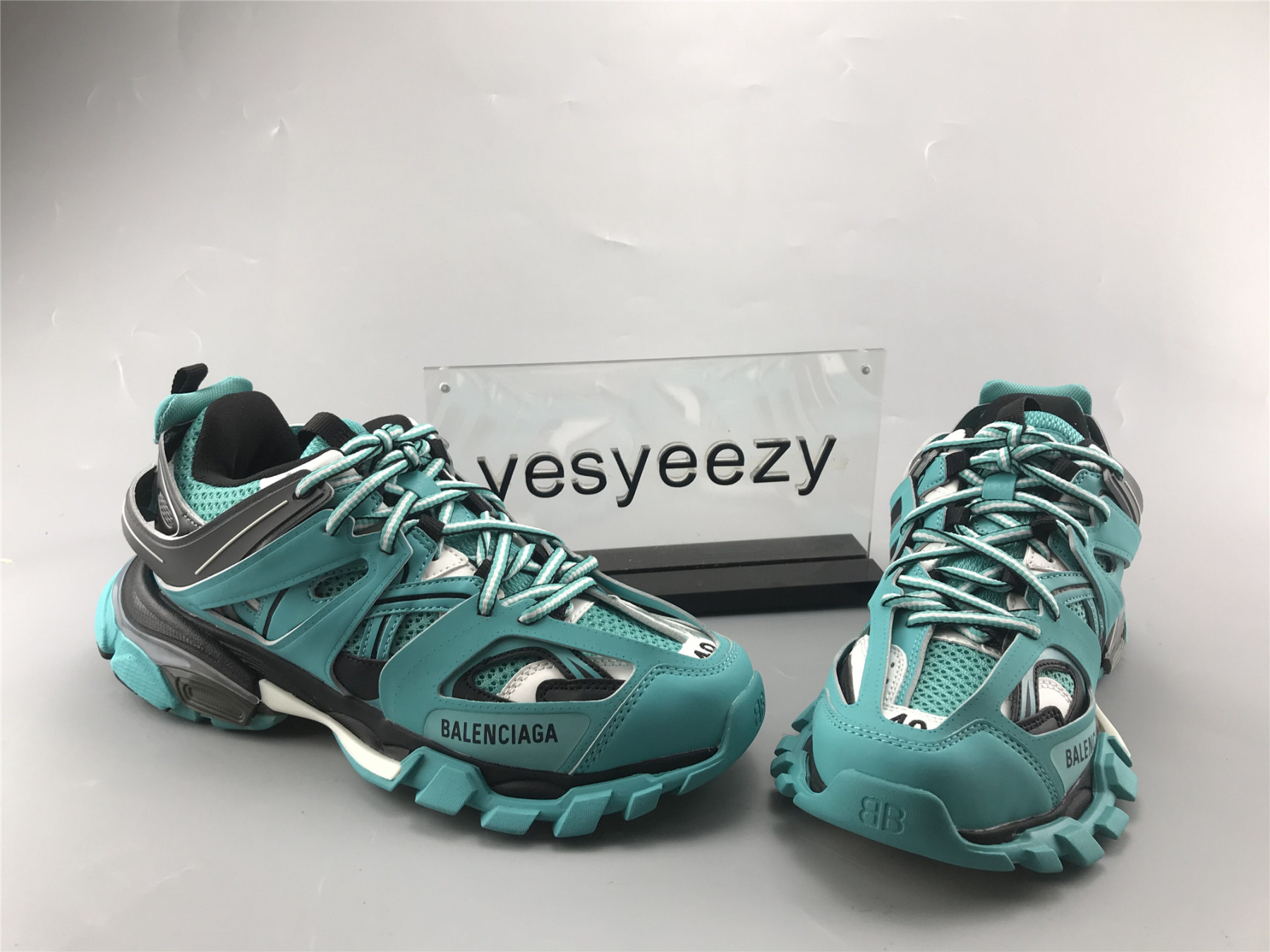 UA TRACK TRAINER EMERALD BLUE