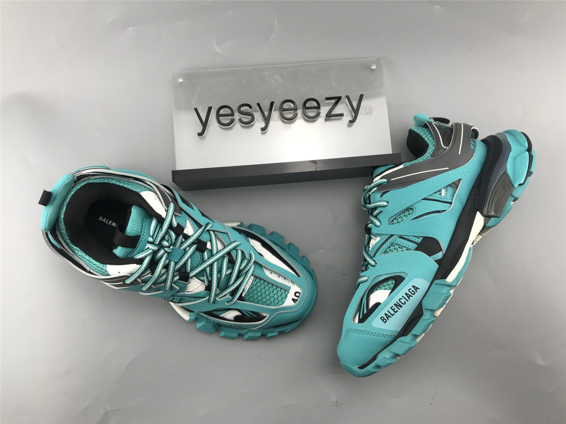 UA TRACK TRAINER EMERALD BLUE