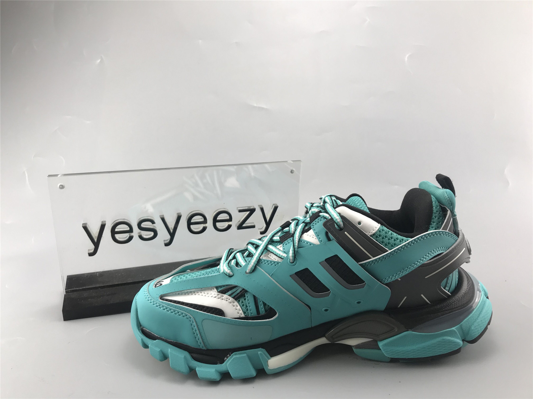 UA TRACK TRAINER EMERALD BLUE