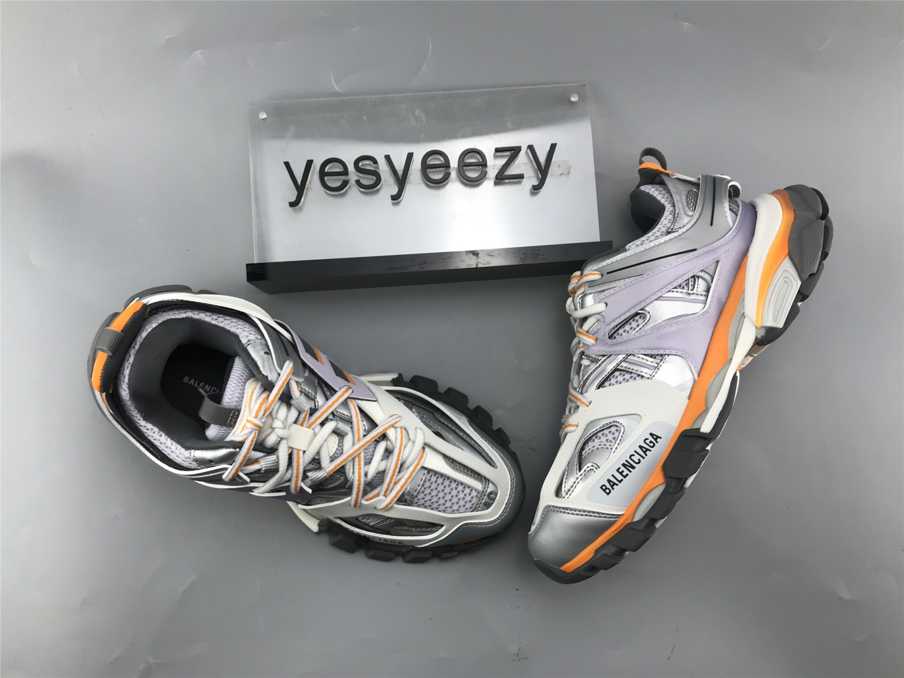 UA TRACK TRAINER WHITE SILVER PURPLE
