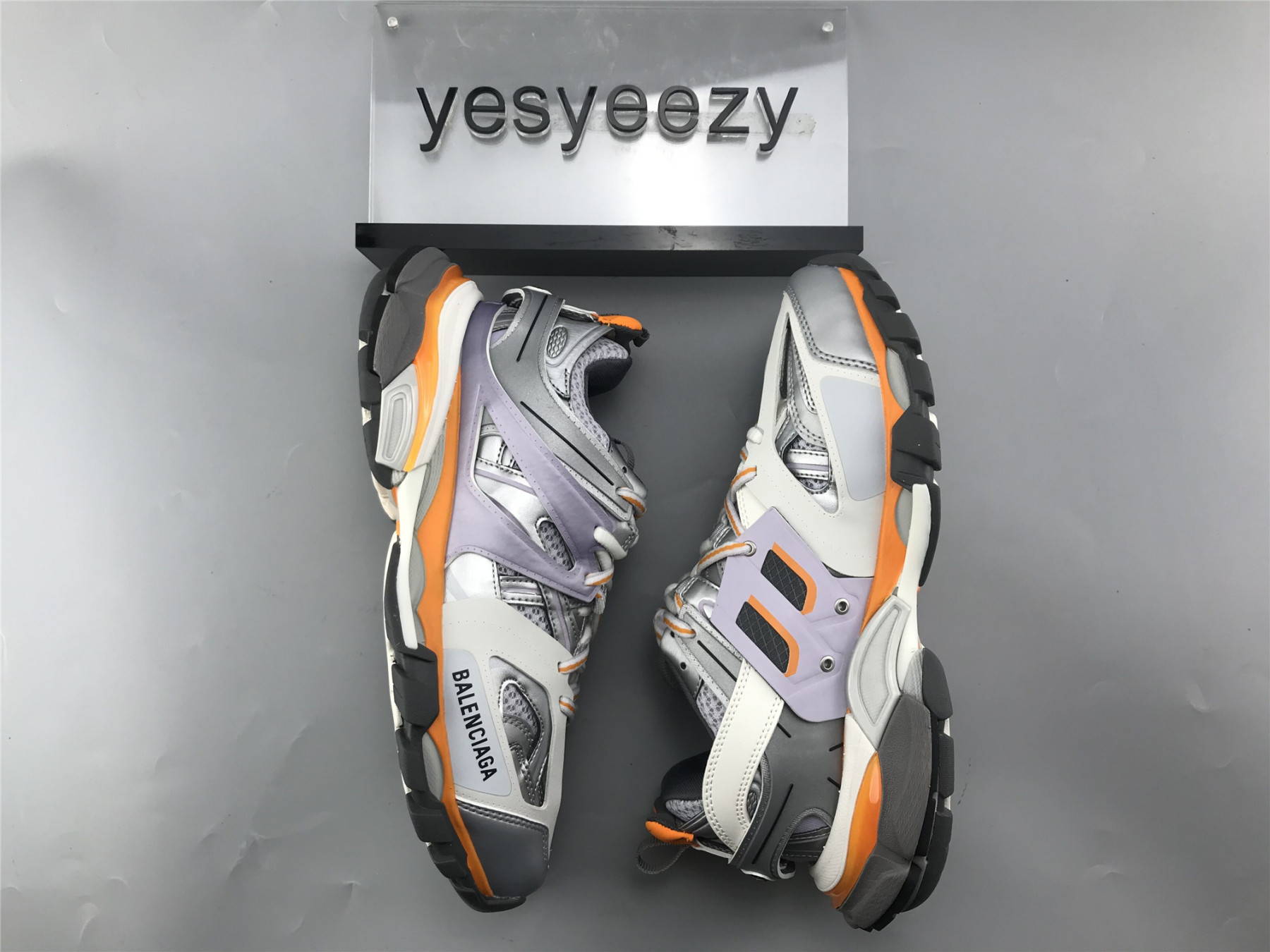 UA TRACK TRAINER WHITE SILVER PURPLE
