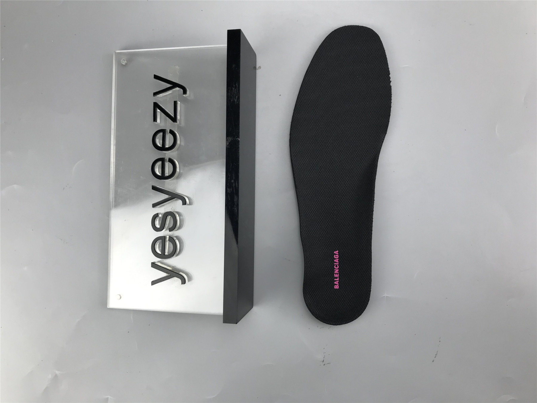UA TRIPLE S LETTER BLACK PINK