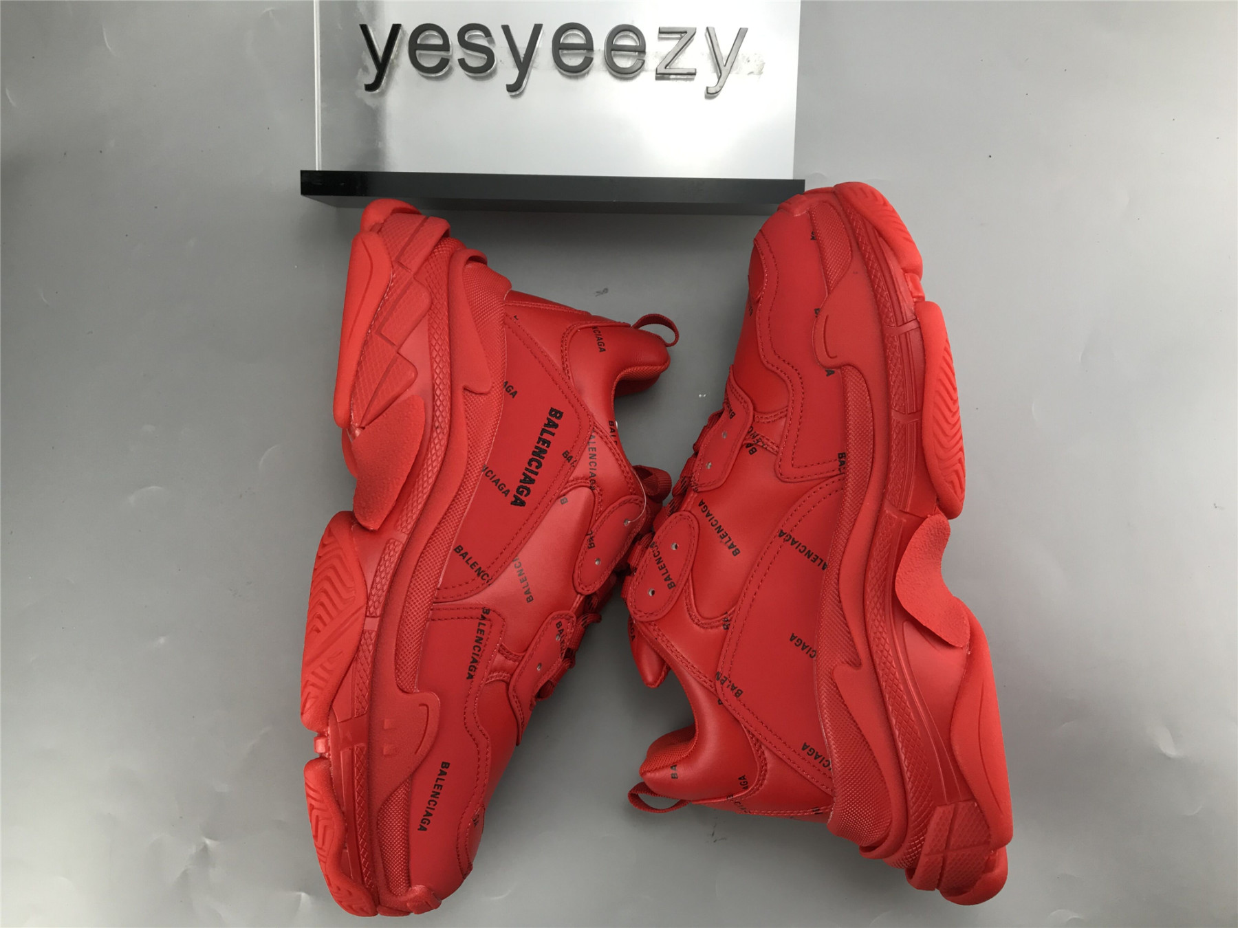 UA TRIPLE S LETTER BRIGHT RED