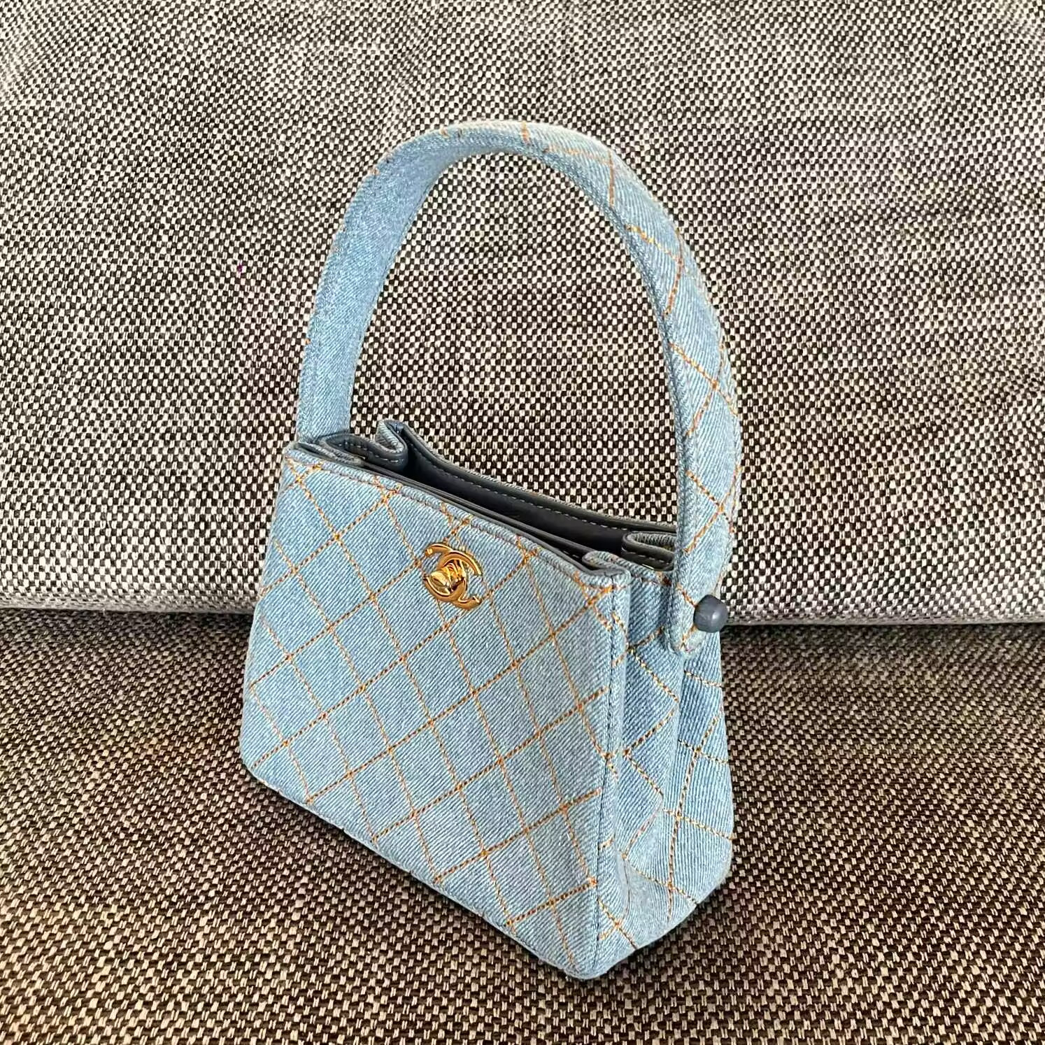 Ch**el mini classic handbag 18x13x7cm