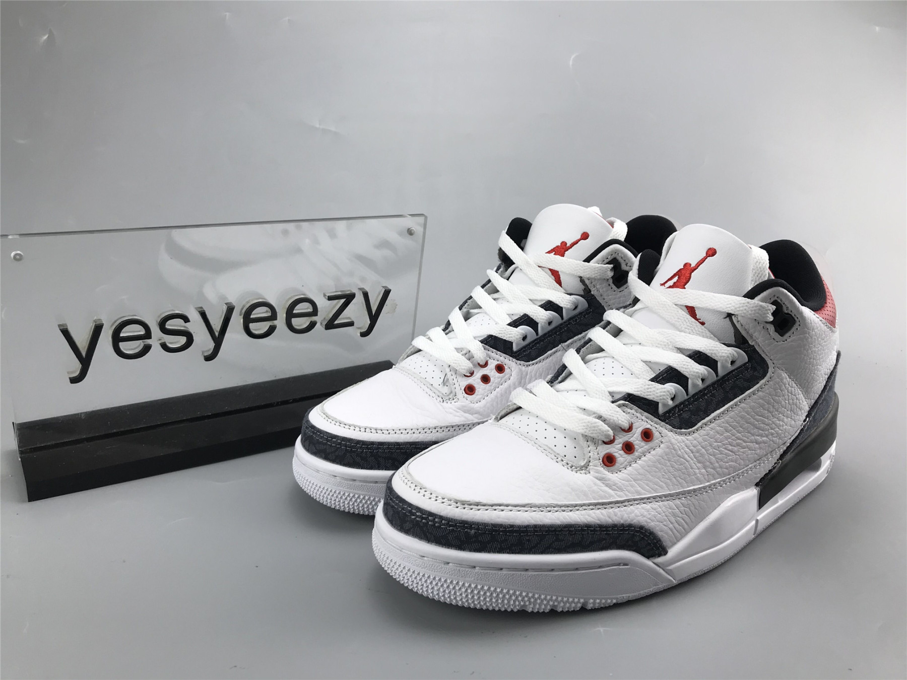 UA AIR JORDAN 3 RETRO SE