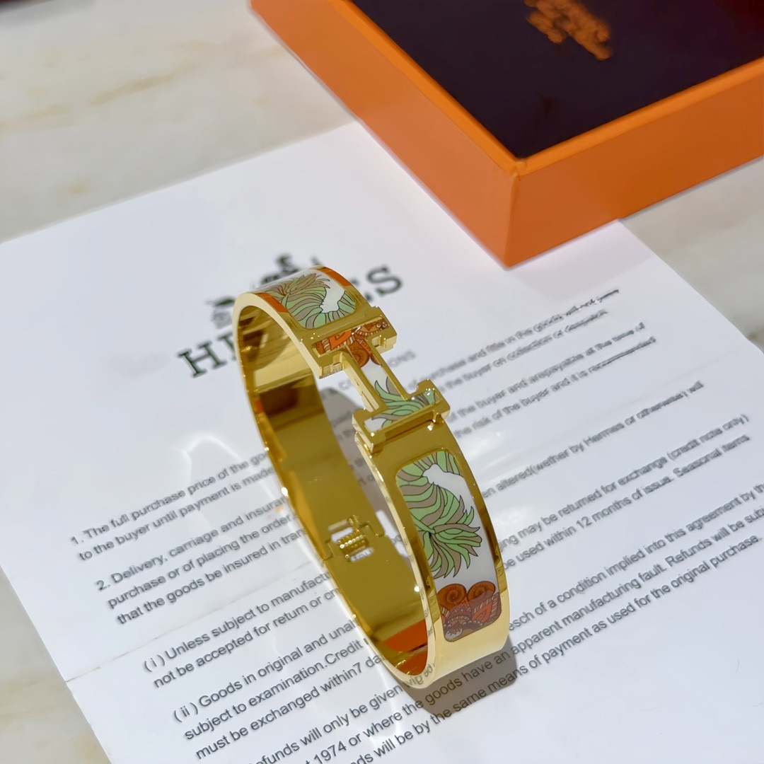 H**me5 enamel bracelet