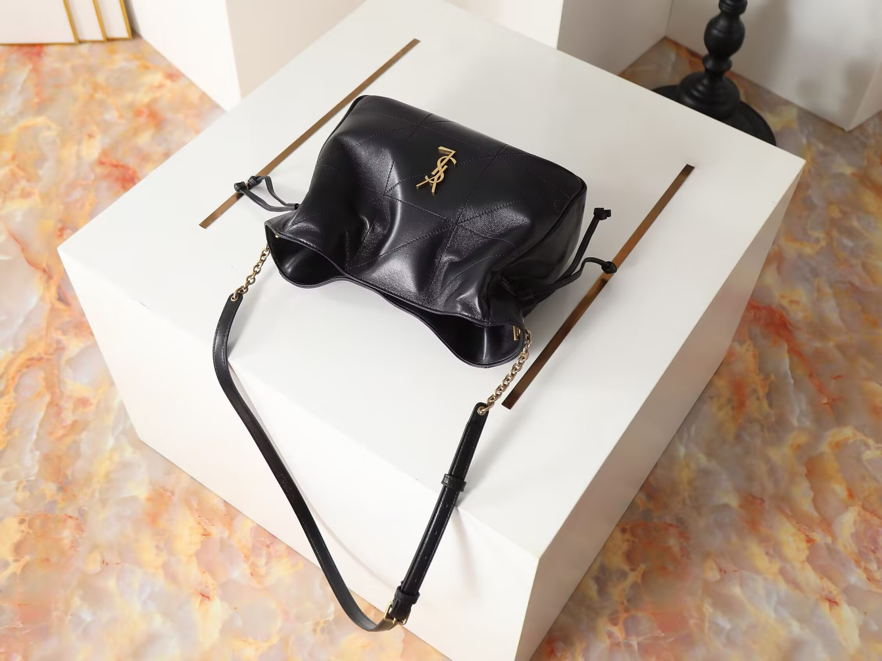 Y51 jamie 4.3 pochon quilted leather shoulder bag 26x18x11cm
