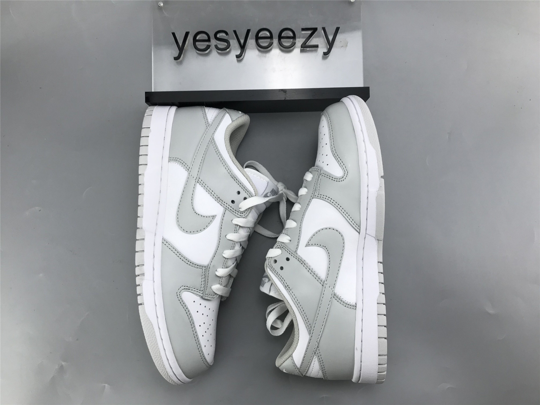 UA NIKE DUNK LOW WMNS "PHOTON DUST"