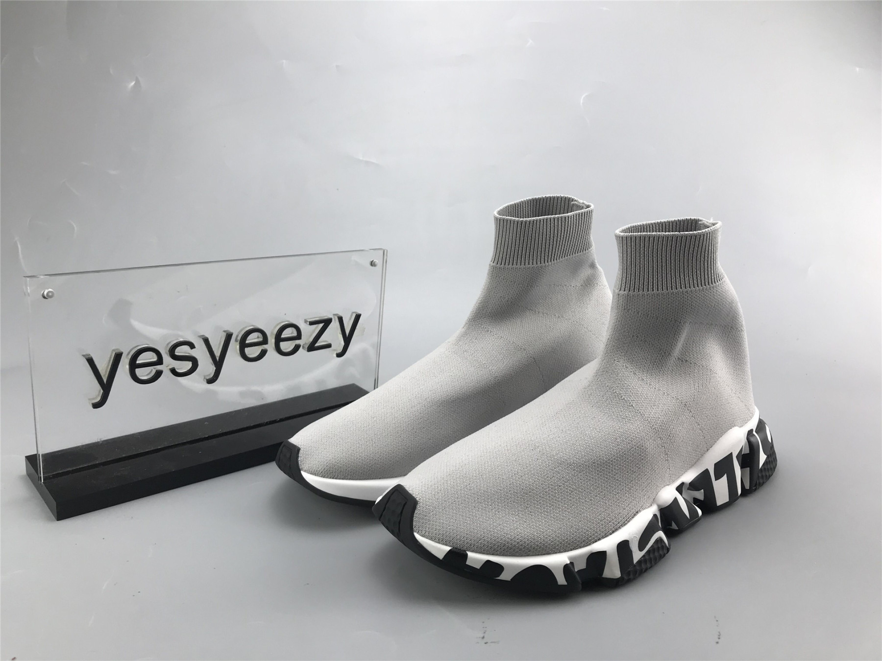 UA GRAFFITI SPEED SNEAKER GRAY BLACK WHITE