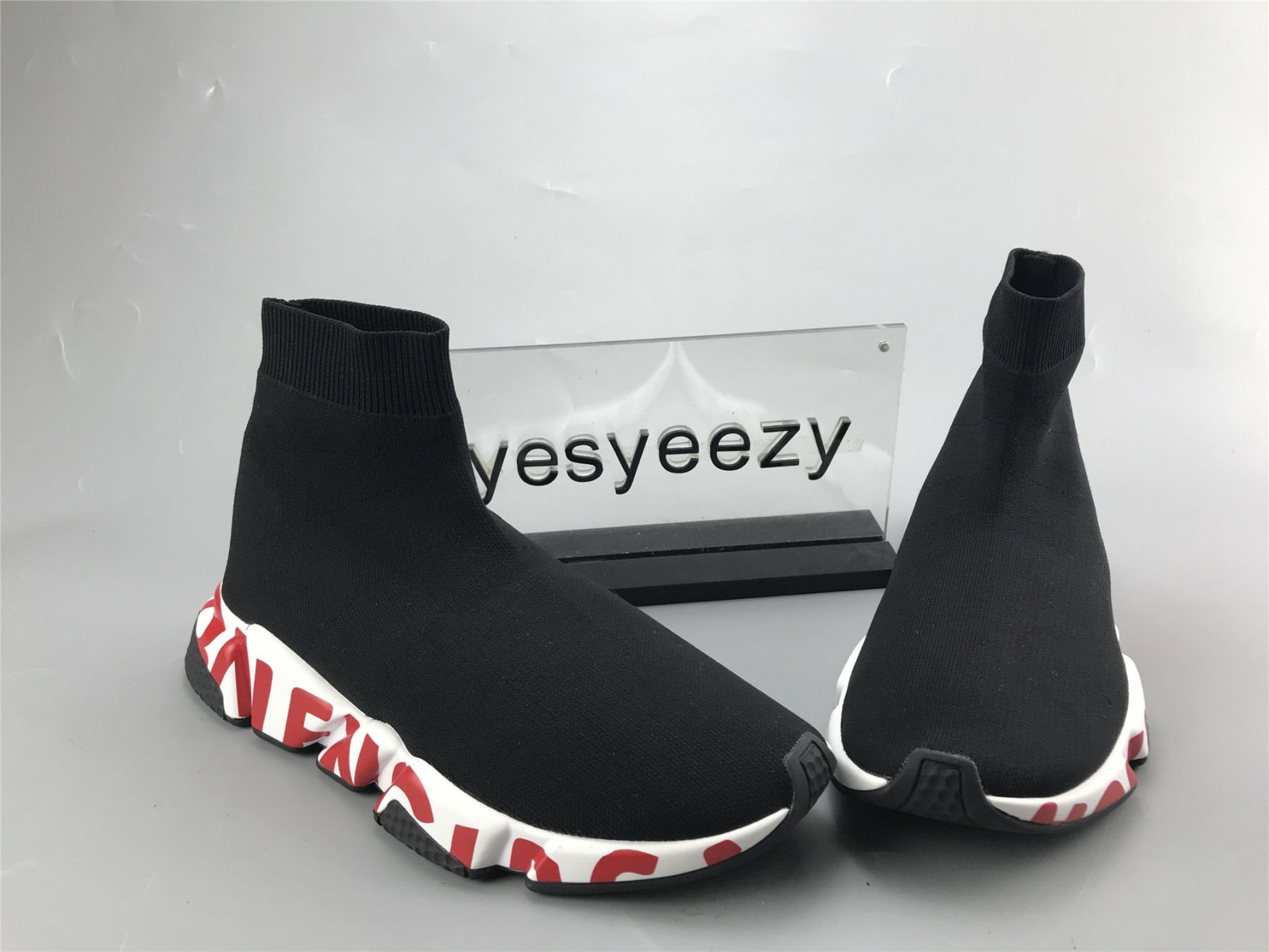 UA GRAFFITI SPEED TRAINER RED SOLE
