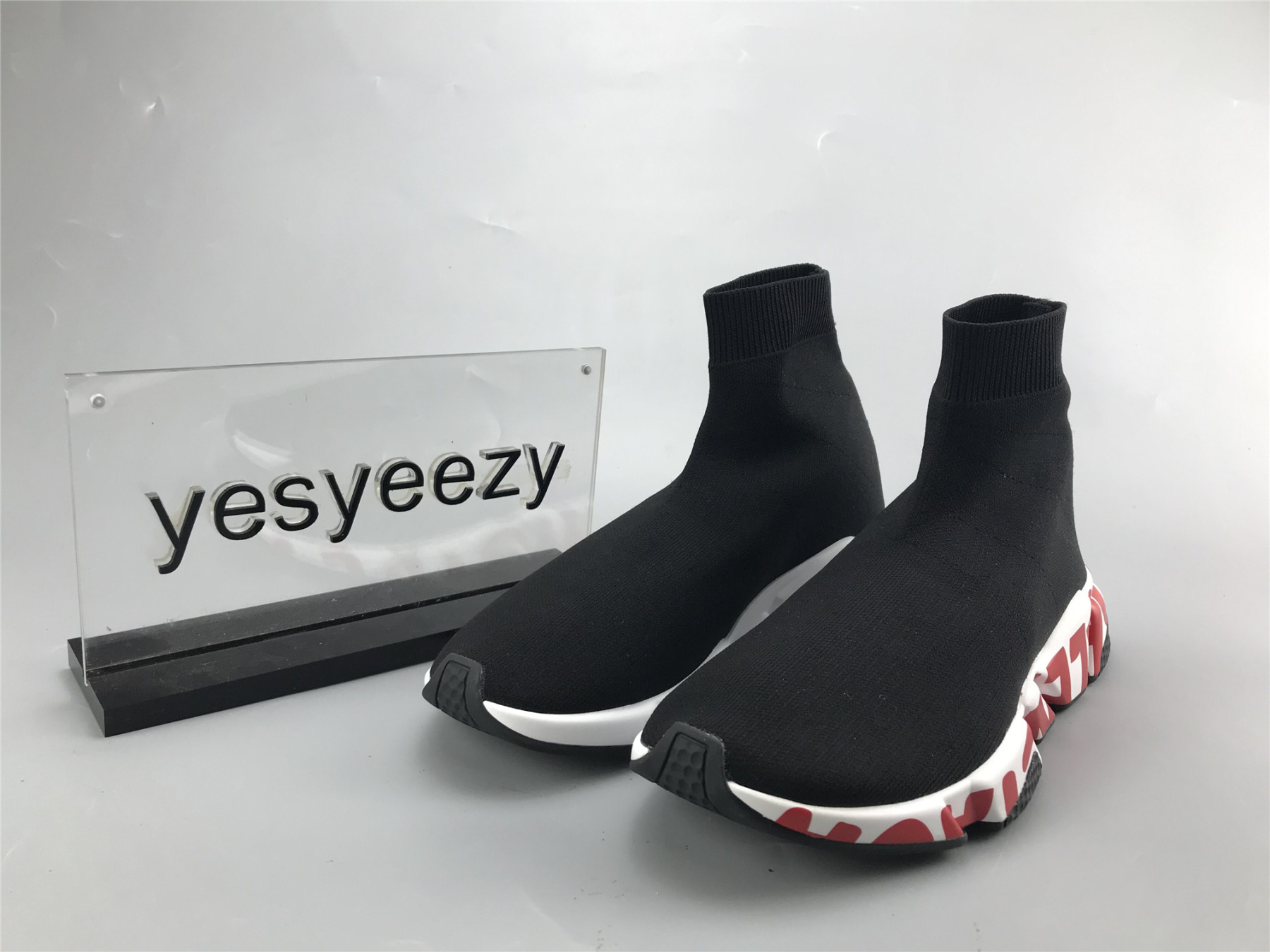 UA GRAFFITI SPEED TRAINER RED SOLE