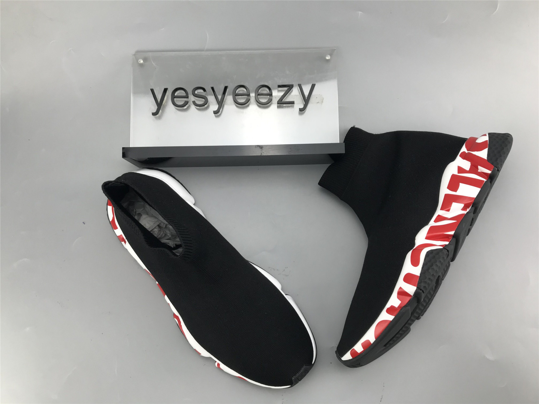 UA GRAFFITI SPEED TRAINER RED SOLE