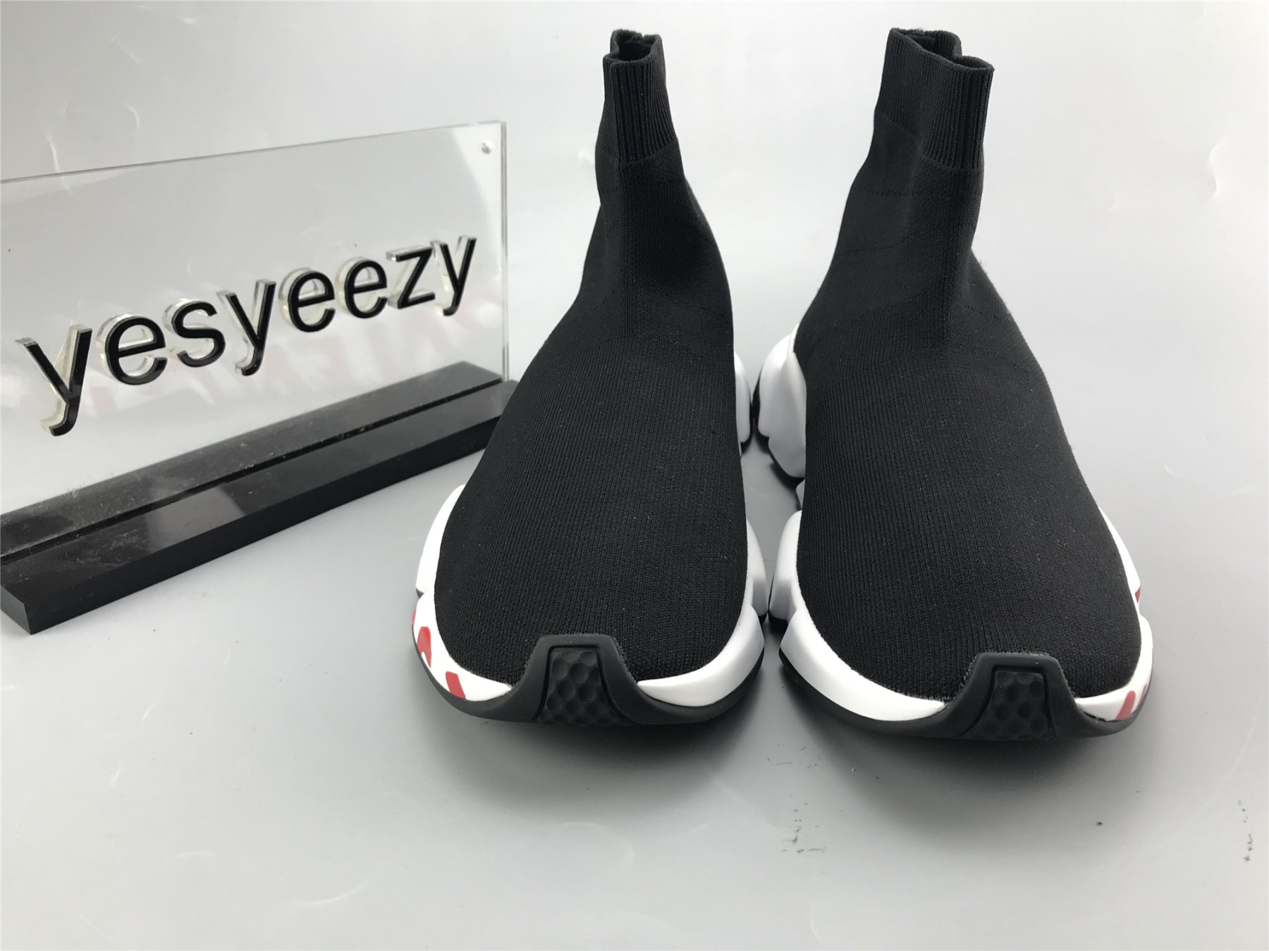 UA GRAFFITI SPEED TRAINER RED SOLE