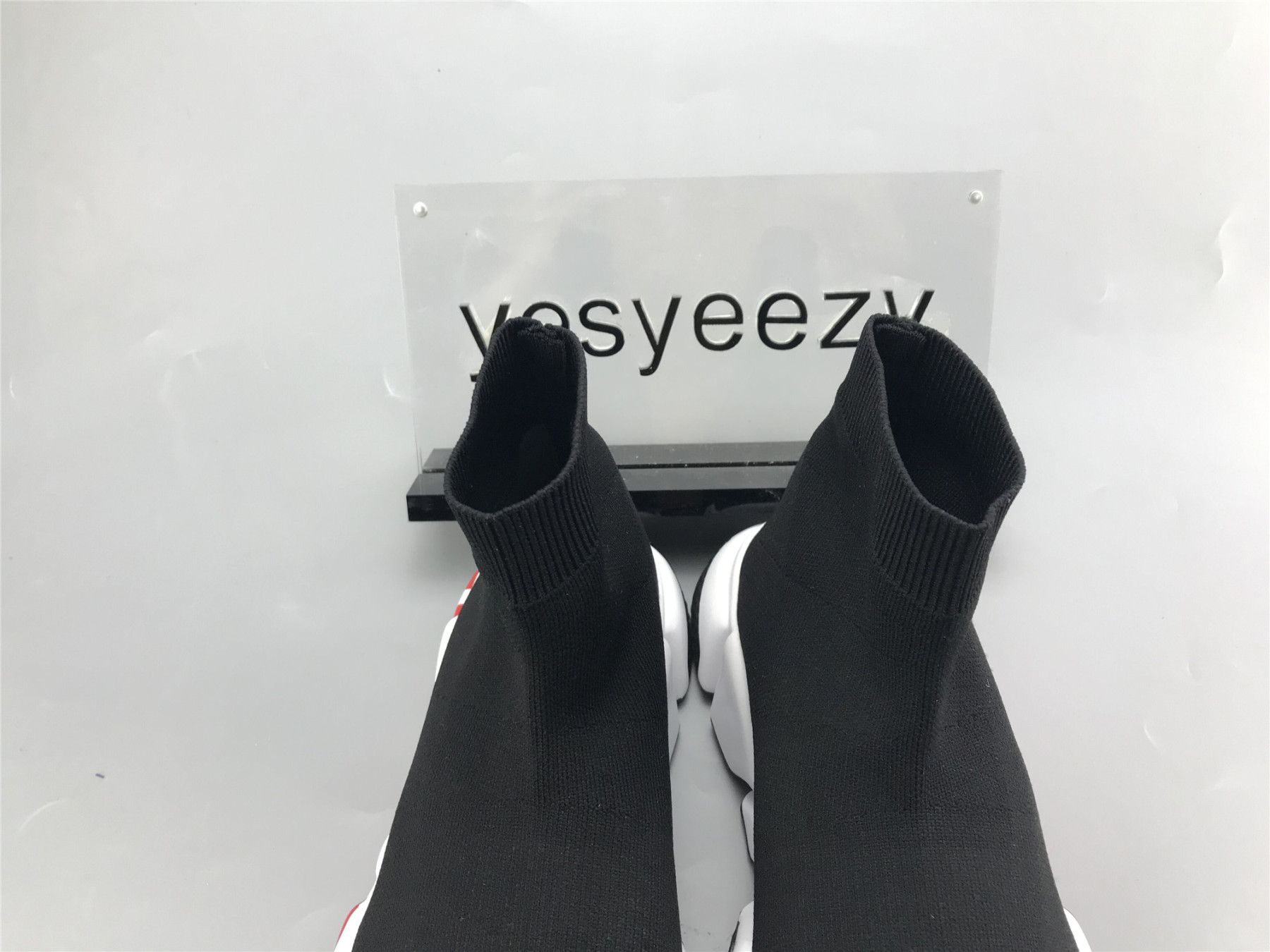 UA GRAFFITI SPEED TRAINER RED SOLE