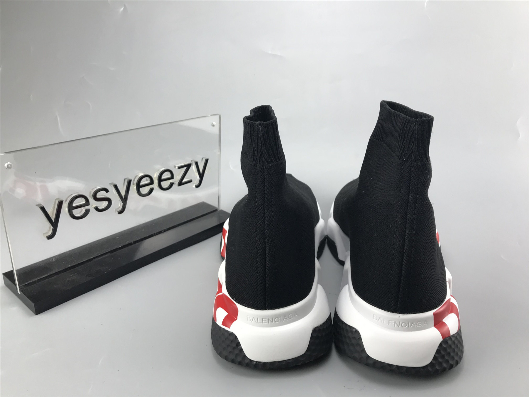UA GRAFFITI SPEED TRAINER RED SOLE